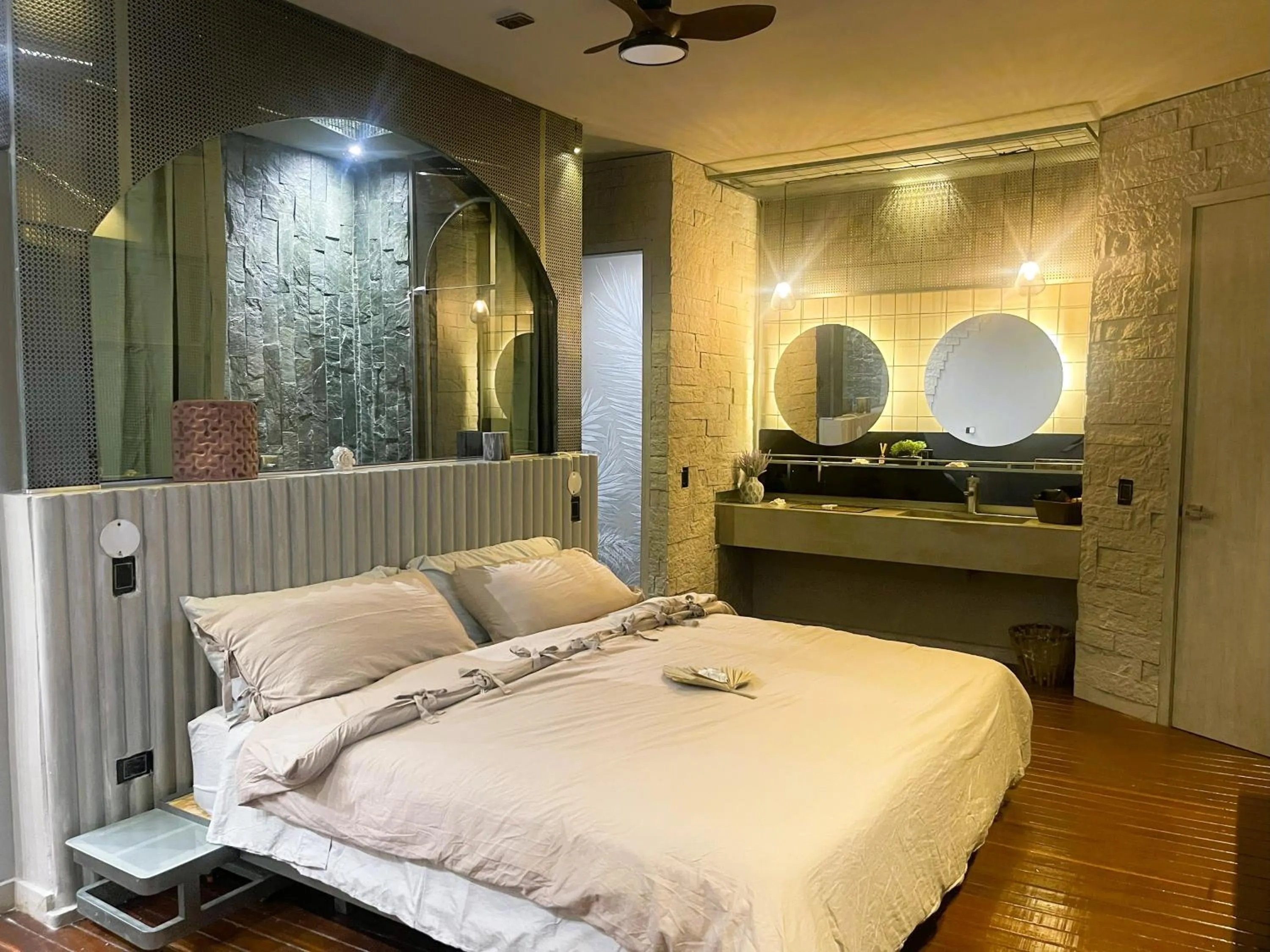 Bedroom in EleMYNT LifeStyle Hotel