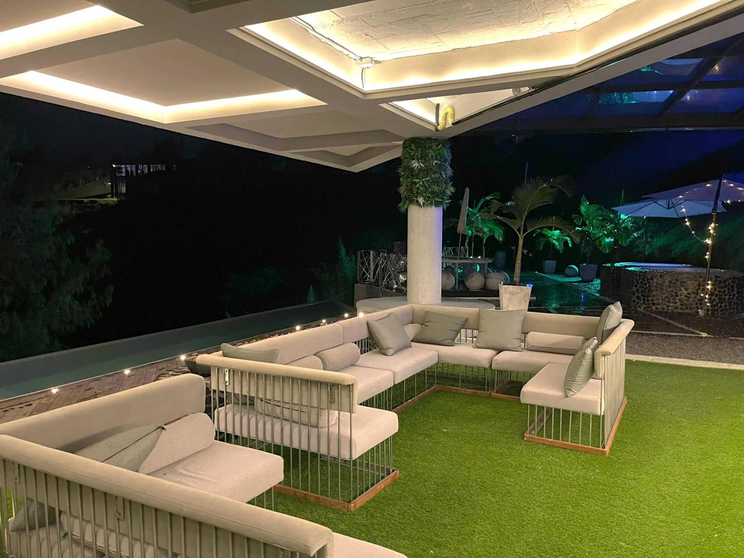 Living room in EleMYNT LifeStyle Hotel