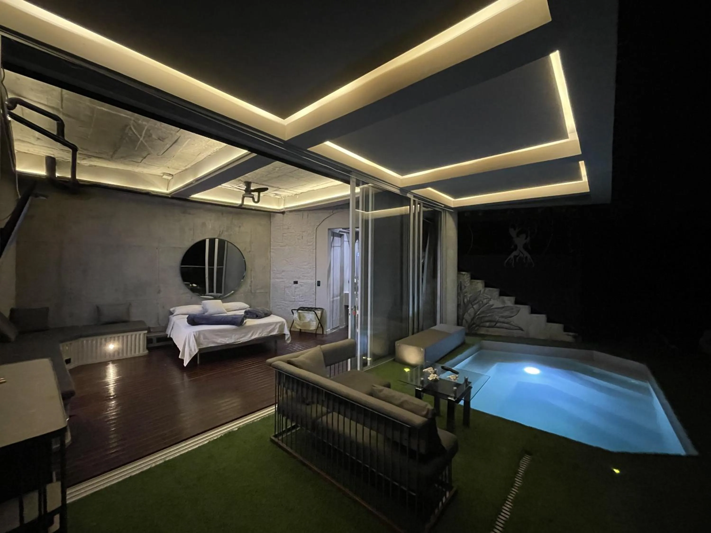 Swimming pool in EleMYNT LifeStyle Hotel