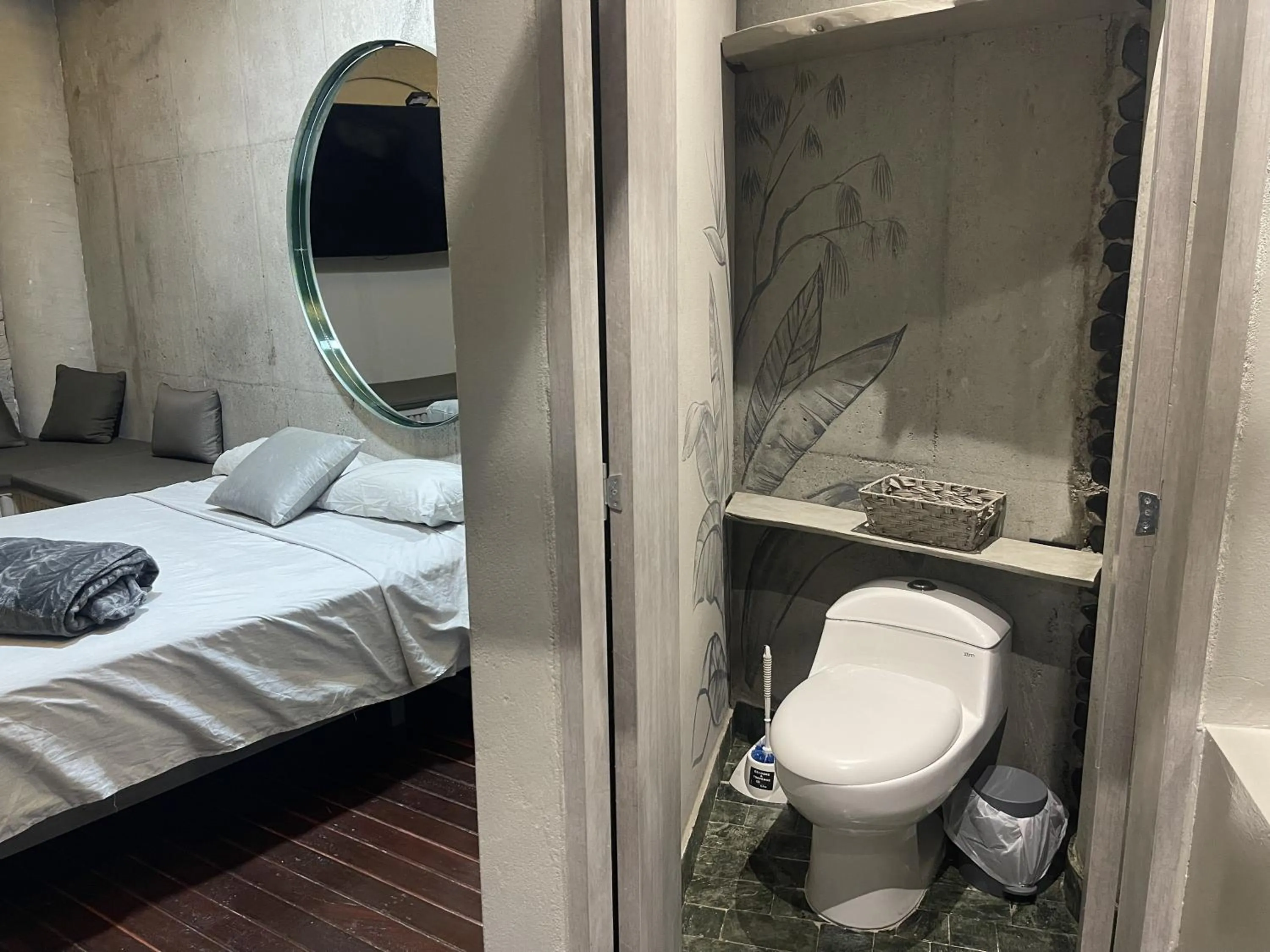 Toilet in EleMYNT LifeStyle Hotel