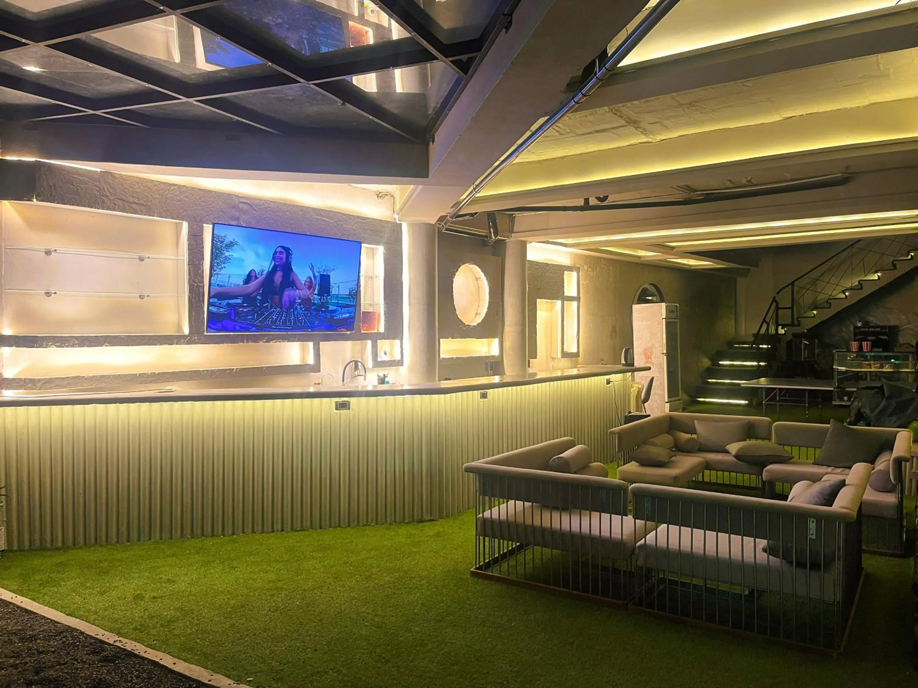 Lounge or bar in EleMYNT LifeStyle Hotel