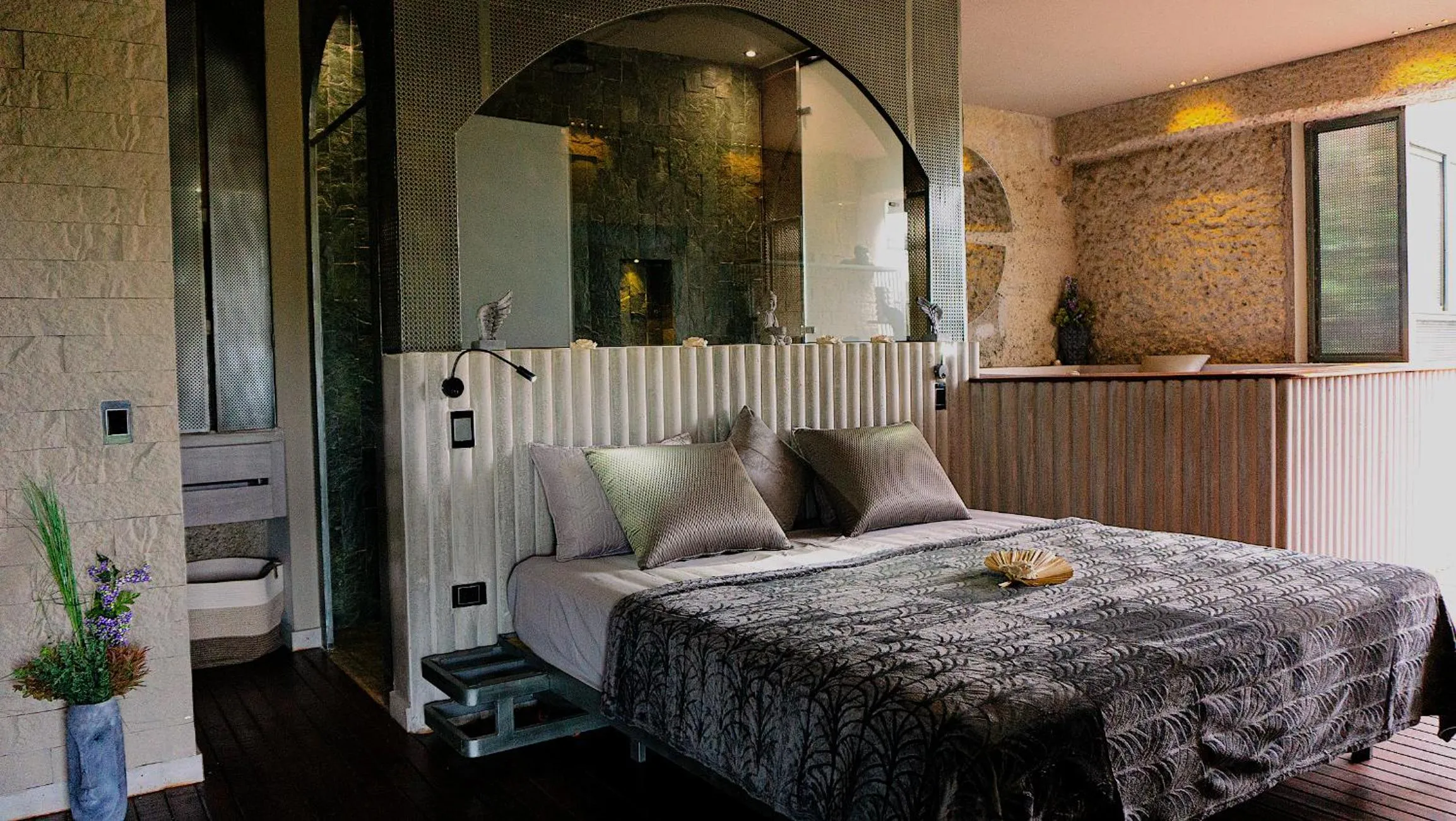 Photo of the whole room in EleMYNT LifeStyle Hotel