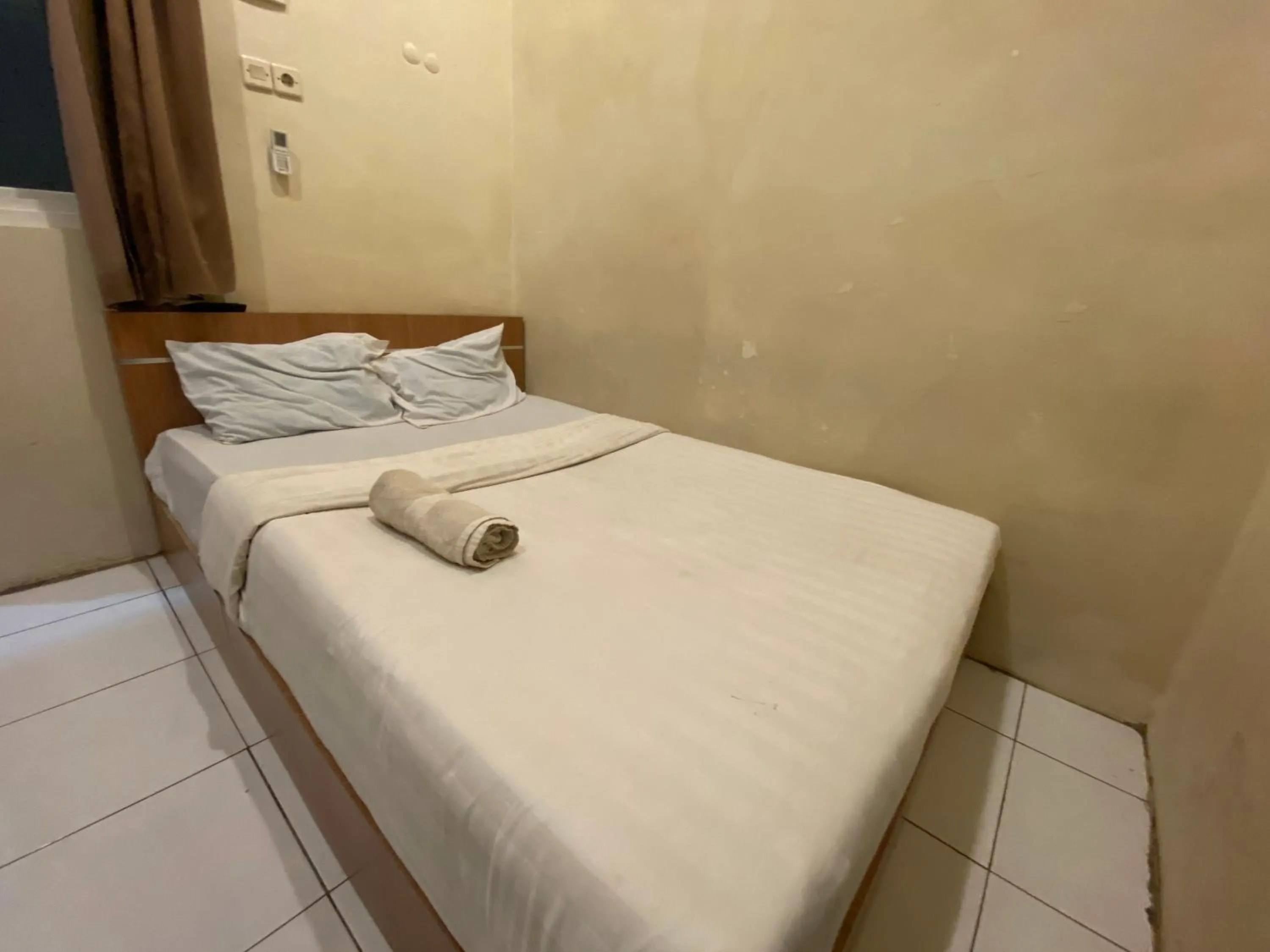 Bed in RedDoorz At Kartini Residence Semarang