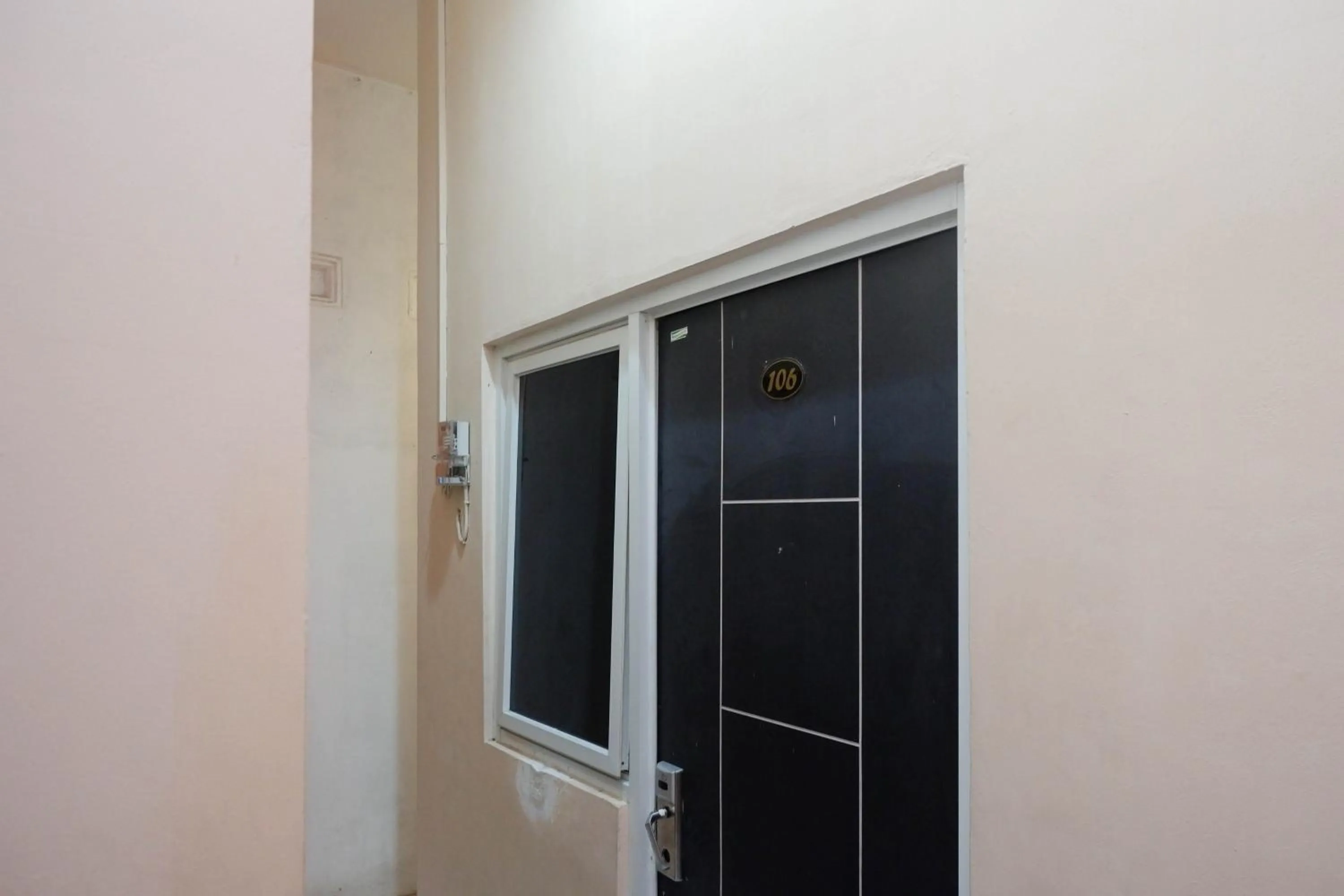 Property building in RedDoorz near Majapahit Semarang 2
