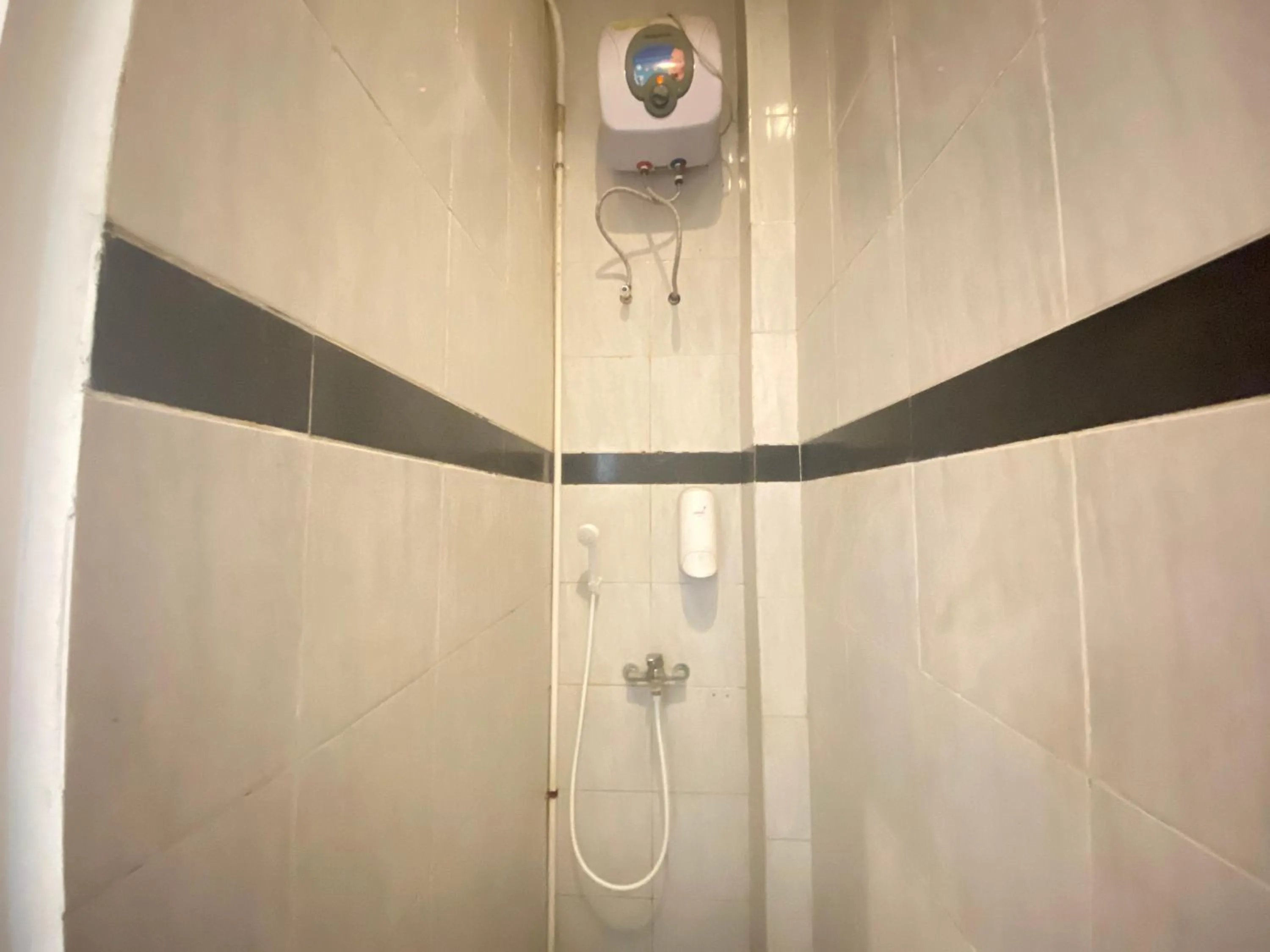 Bathroom in RedDoorz At Kartini Residence Semarang