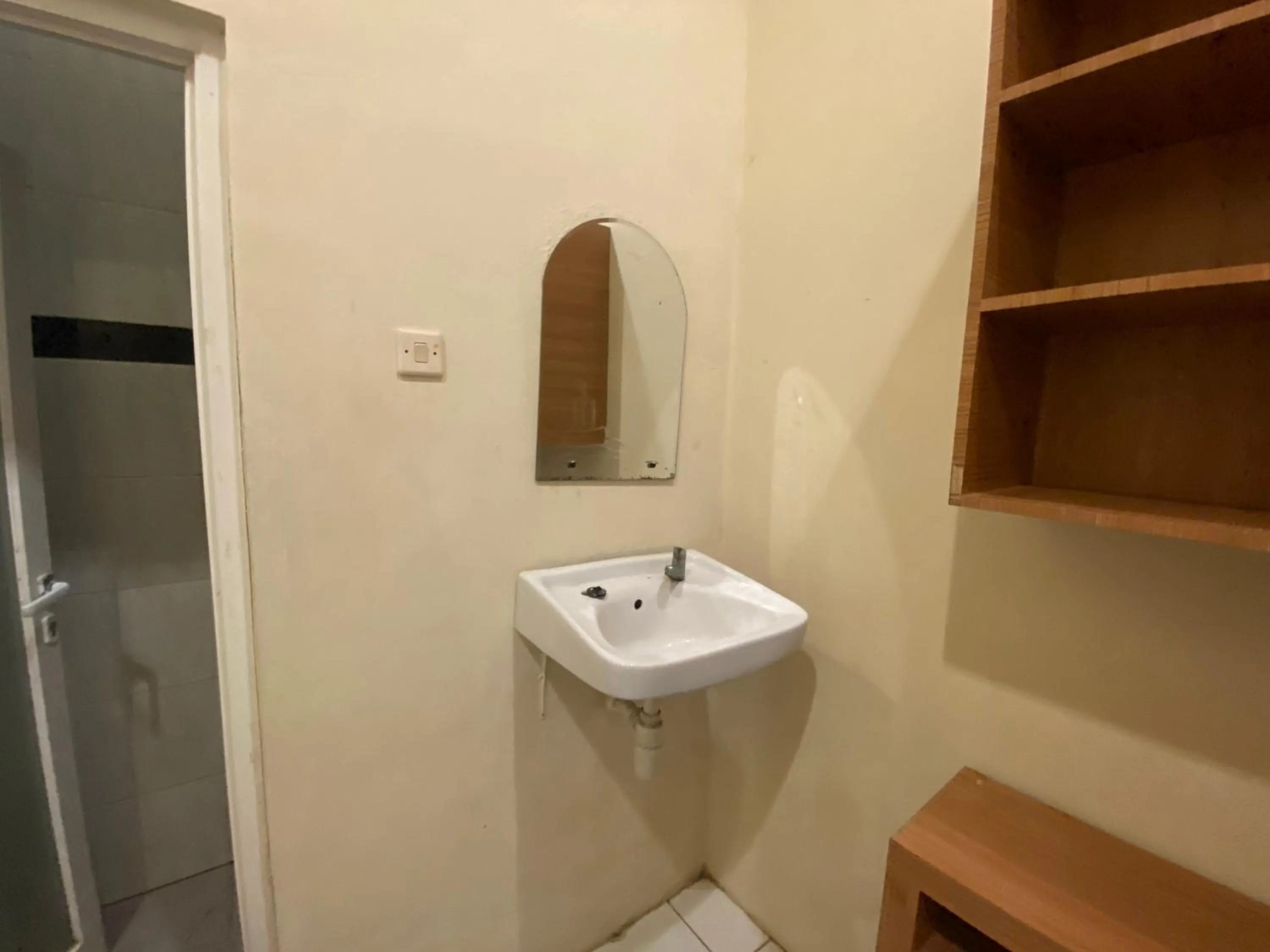 Bedroom in RedDoorz At Kartini Residence Semarang