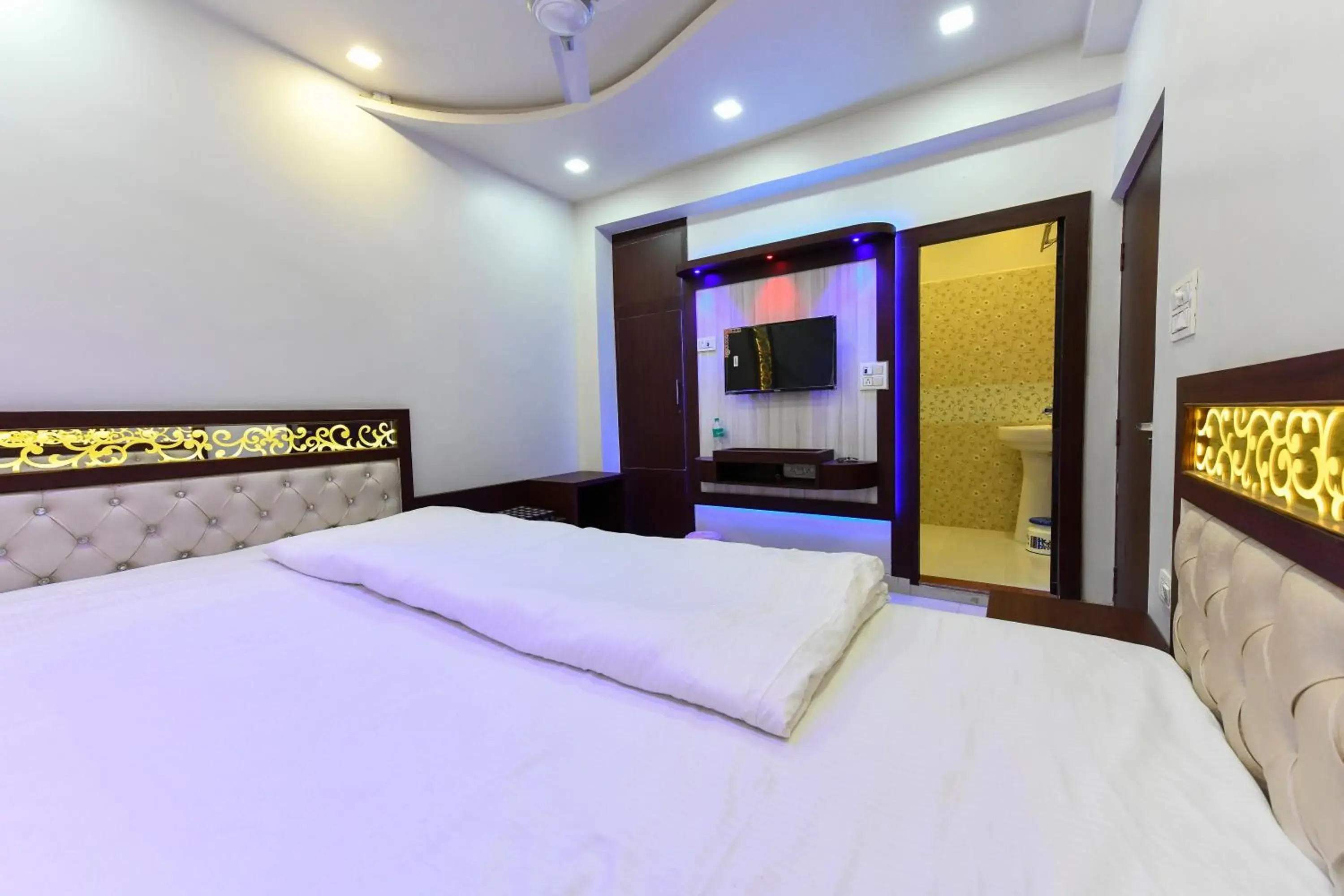 Photo of the whole room, Bed in HN Palace Homestay Photo of the whole room, Bed in HN Palace Homestay