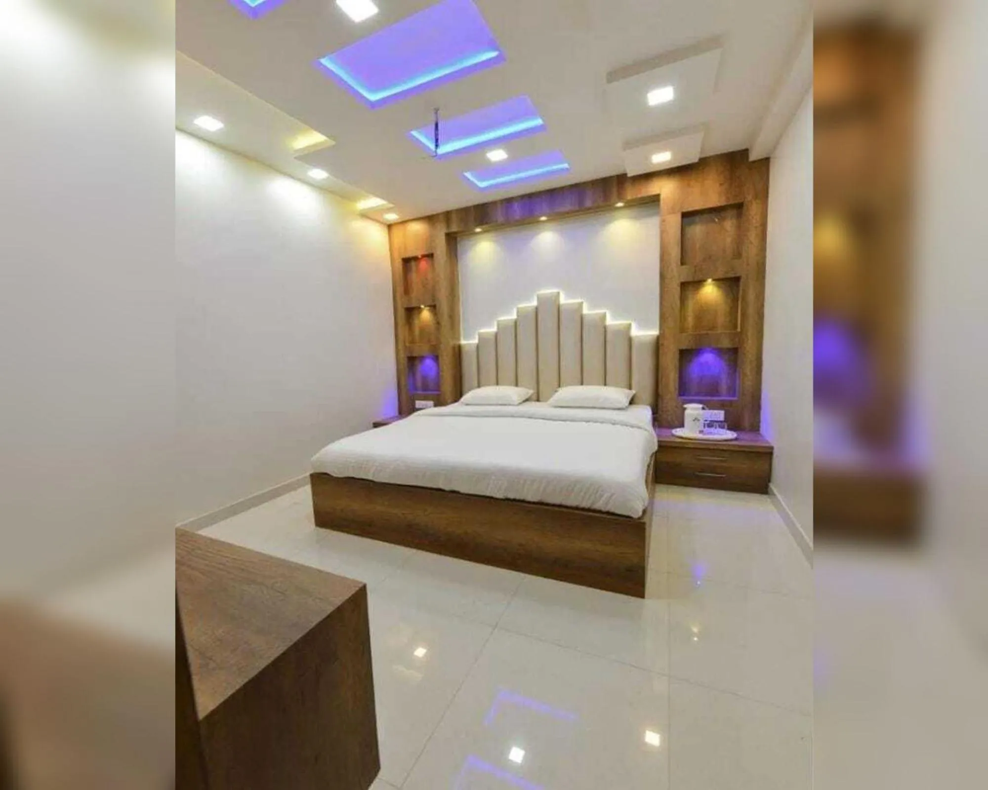 Photo of the whole room, Bed in HN Palace Homestay