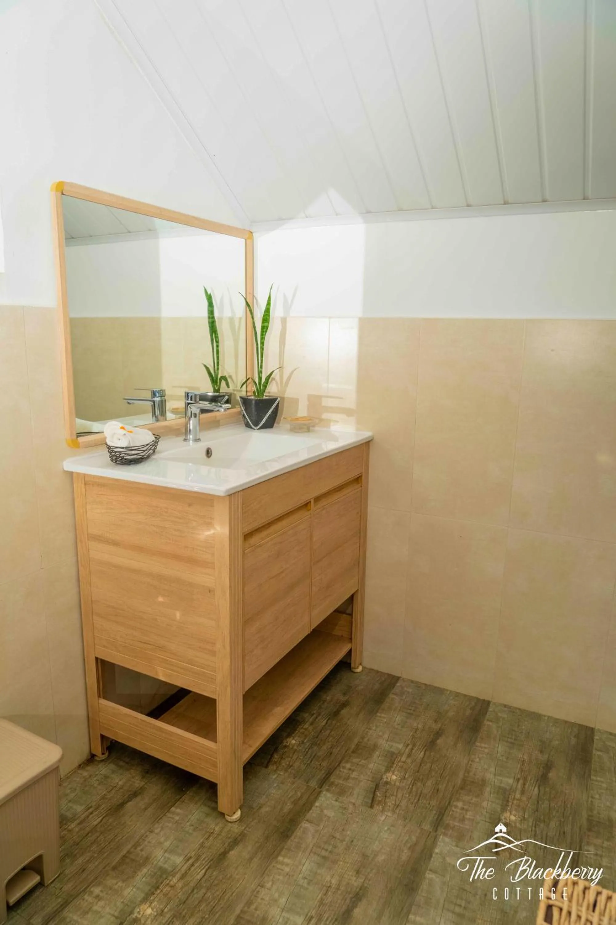 Bathroom in The Blackberry Cottage