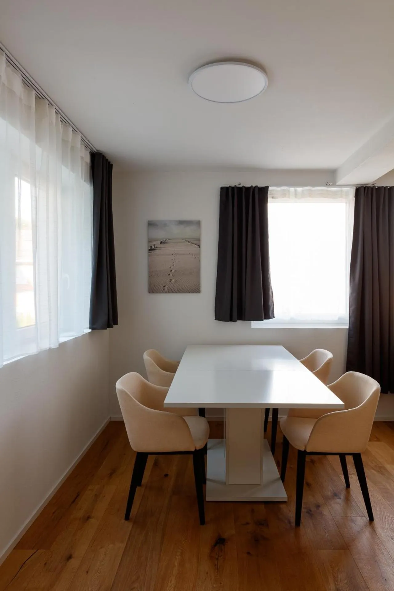 Living room in BERG & BERG APARTMENTS - Spiez Self-Check-in