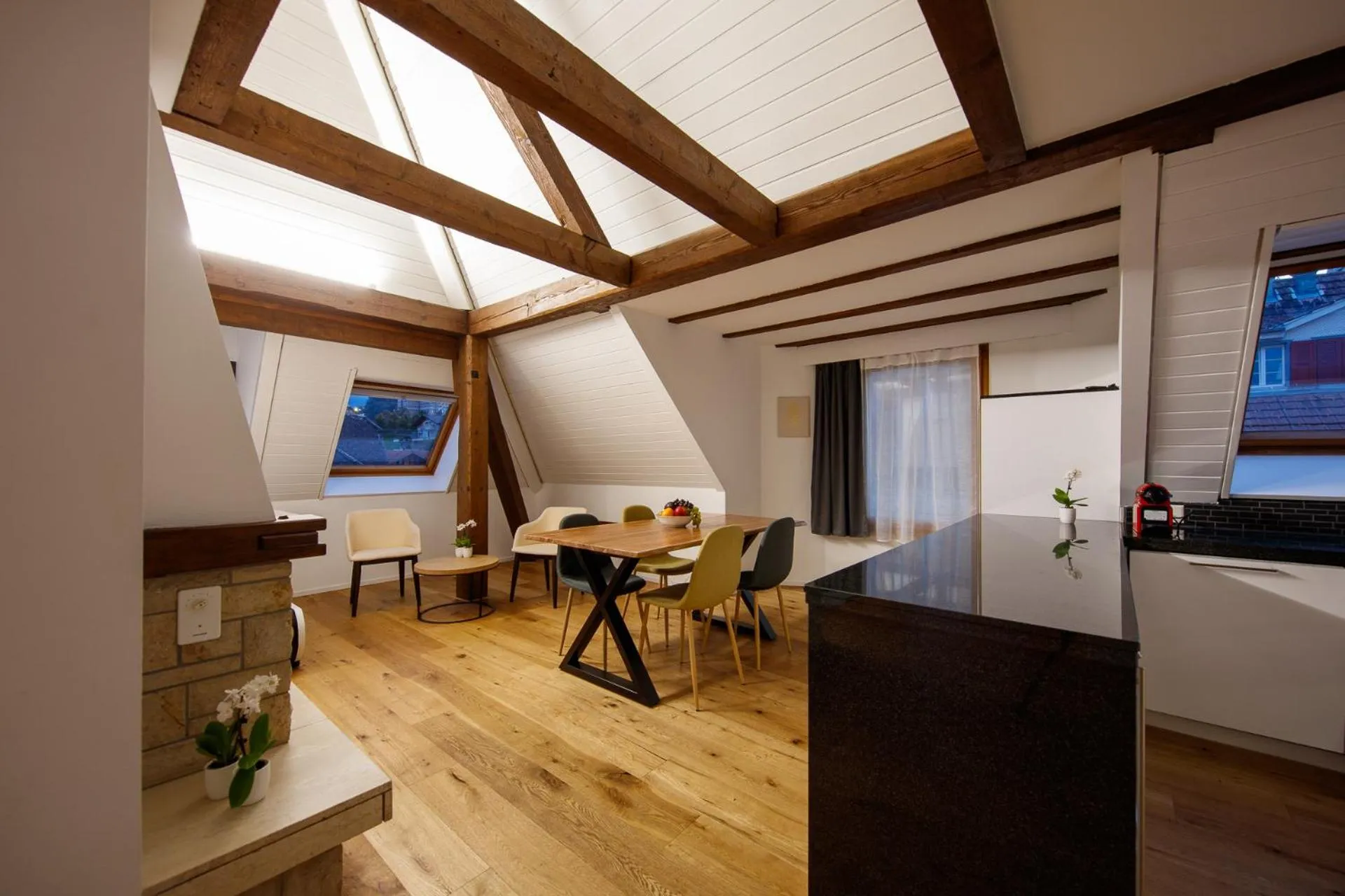 Living room in BERG & BERG APARTMENTS - Spiez Self-Check-in