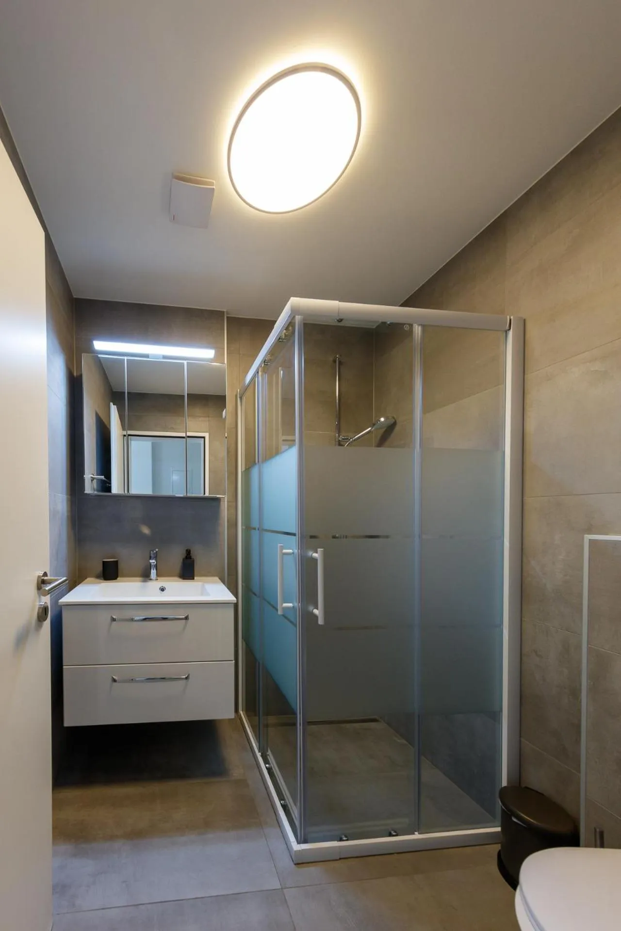 Shower in BERG & BERG APARTMENTS - Spiez Self-Check-in