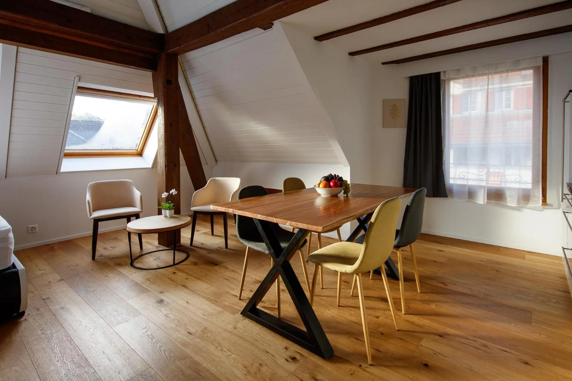 Living room in BERG & BERG APARTMENTS - Spiez Self-Check-in