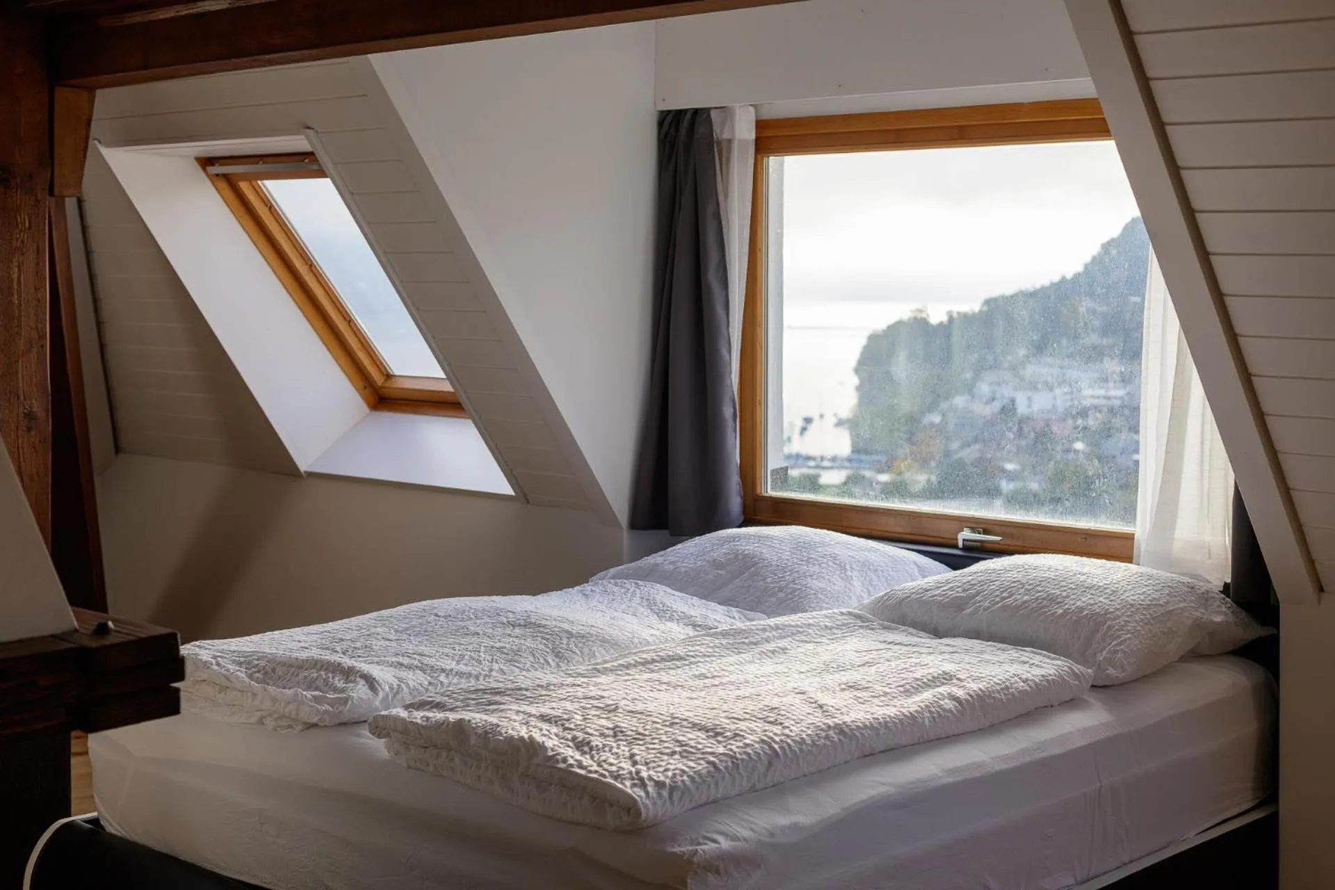 Bed in BERG & BERG APARTMENTS - Spiez Self-Check-in