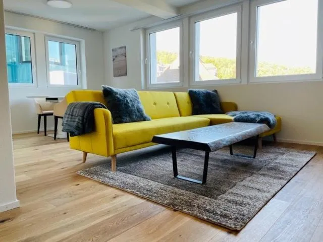Living room in BERG & BERG APARTMENTS - Spiez Self-Check-in