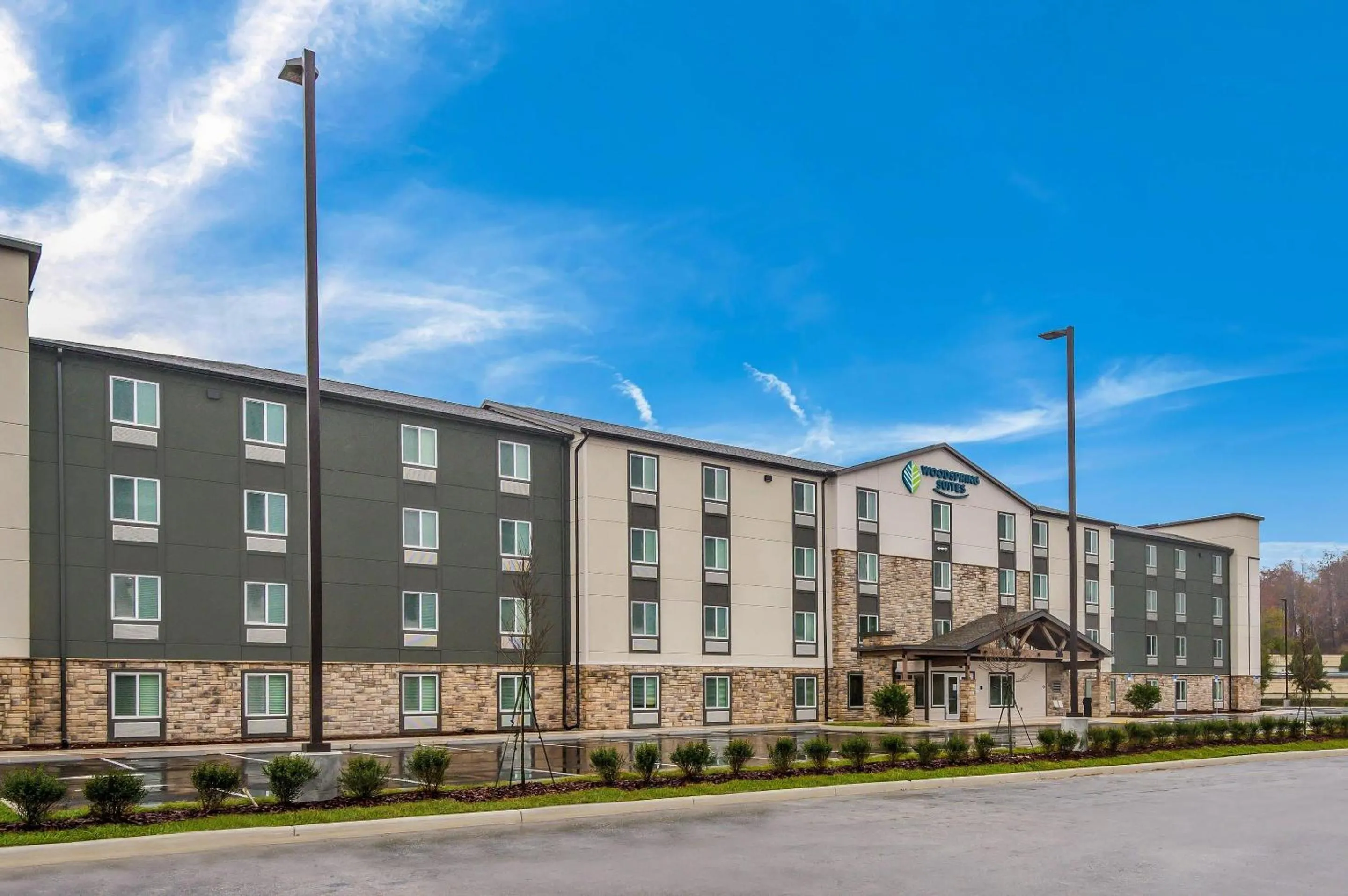 Property building in WoodSpring Suites Tampa Airport North Veterans Expressway