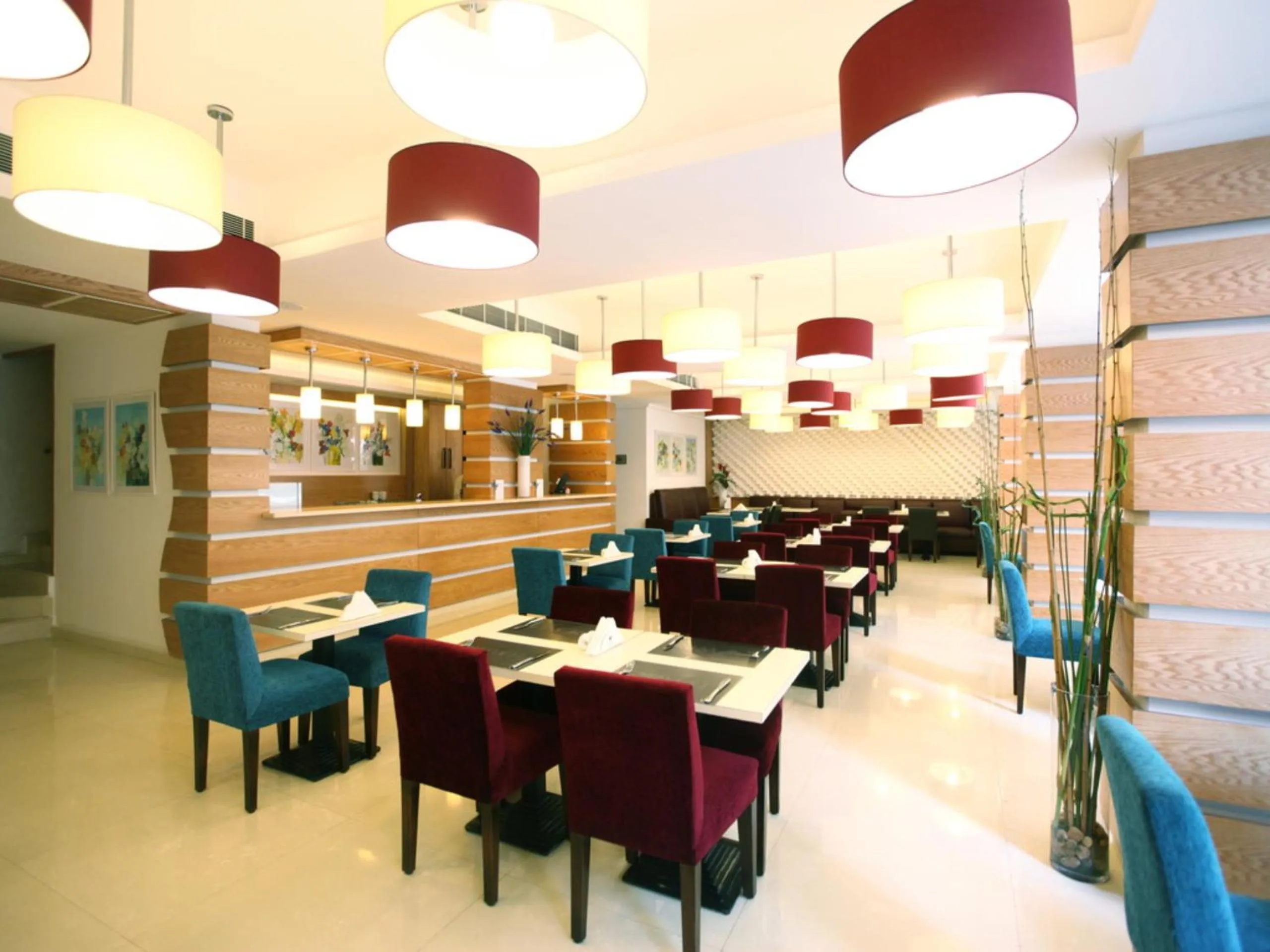 Restaurant/places to eat in WH Hotel