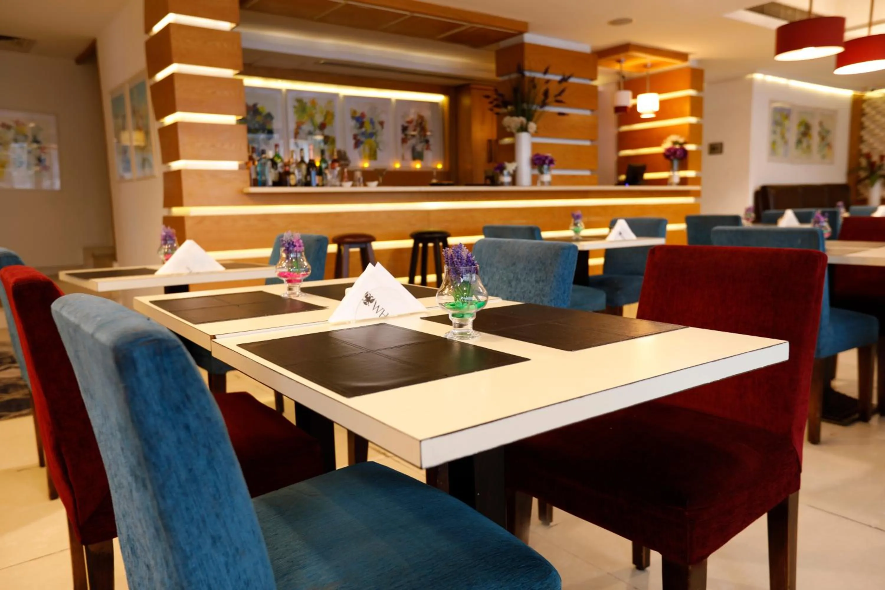 Restaurant/places to eat in WH Hotel