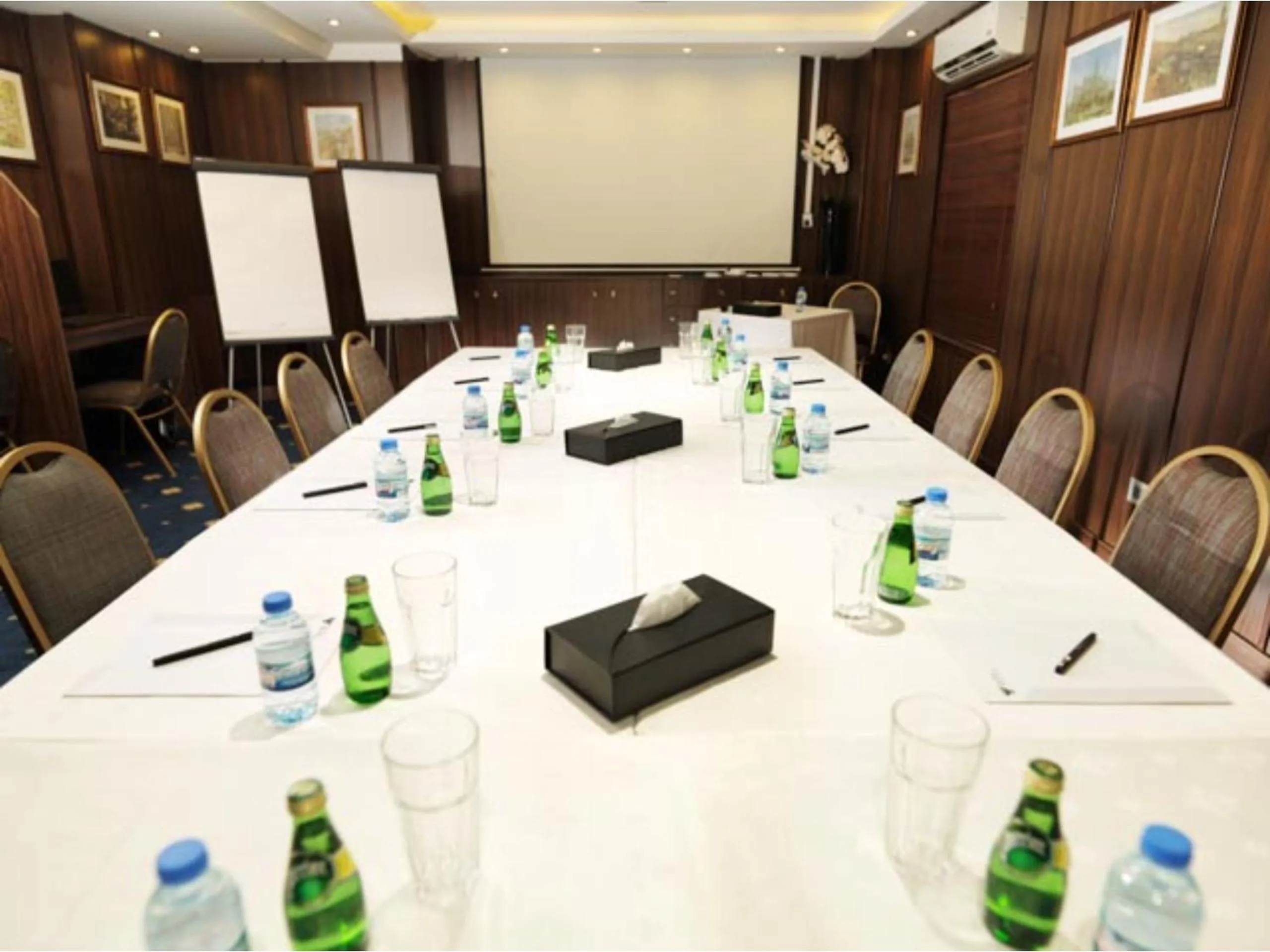Business facilities in WH Hotel