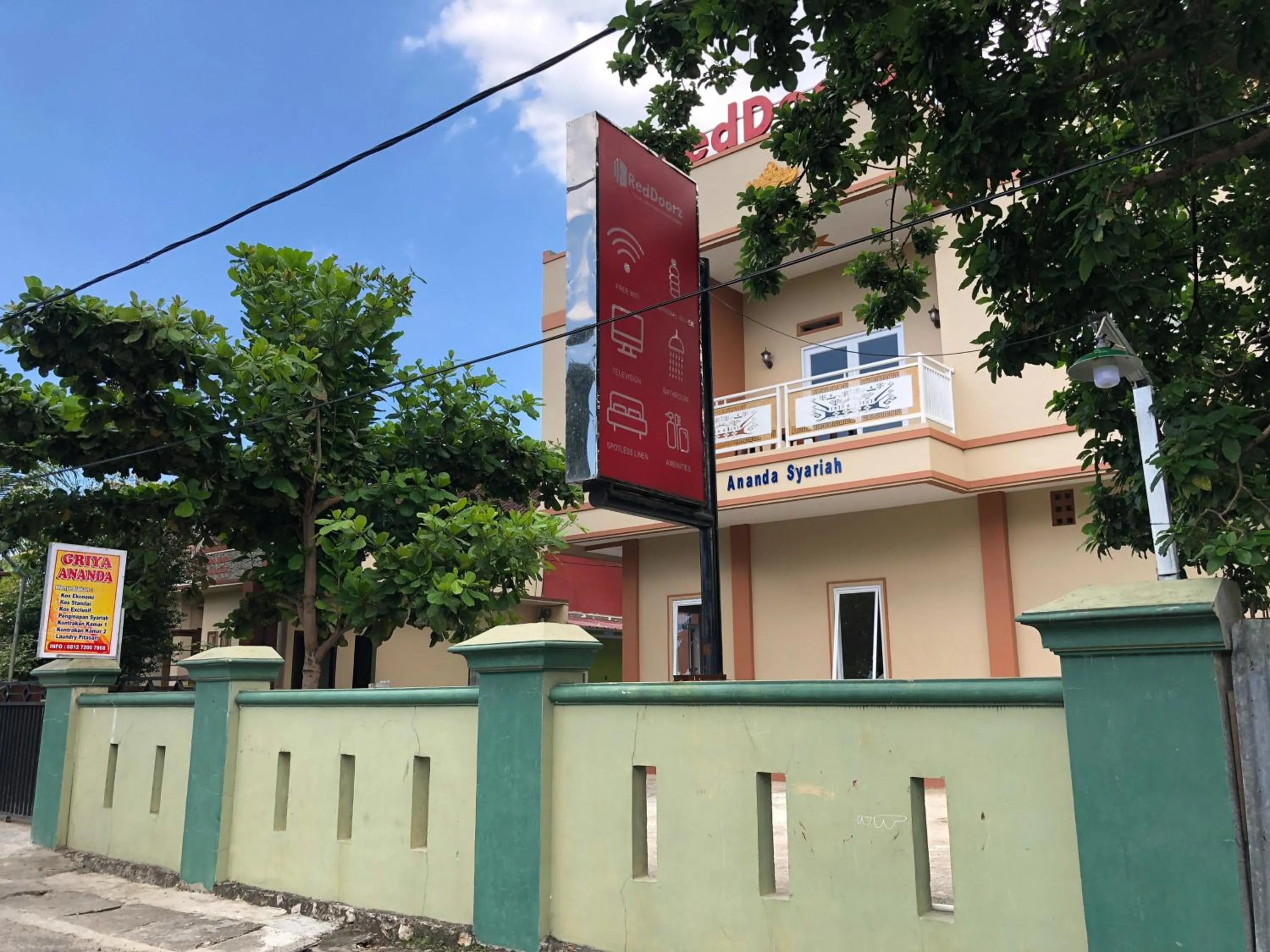 RedDoorz Syariah at Jalan Pangeran Antasari 4 Lampung
