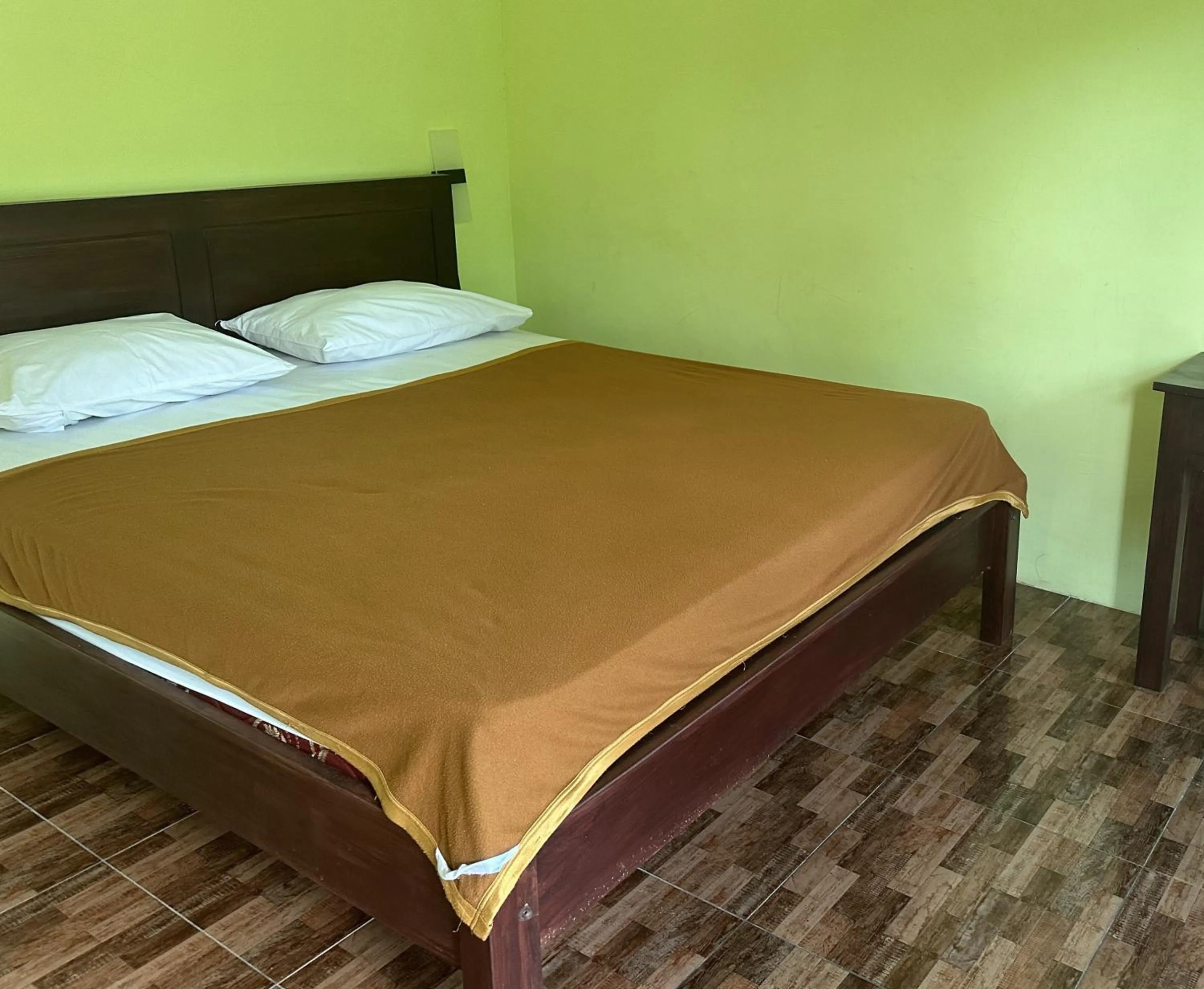Bedroom, Bed in Hotel dan Gazebo Syariah Pinggir Kali Prigen RedPartner