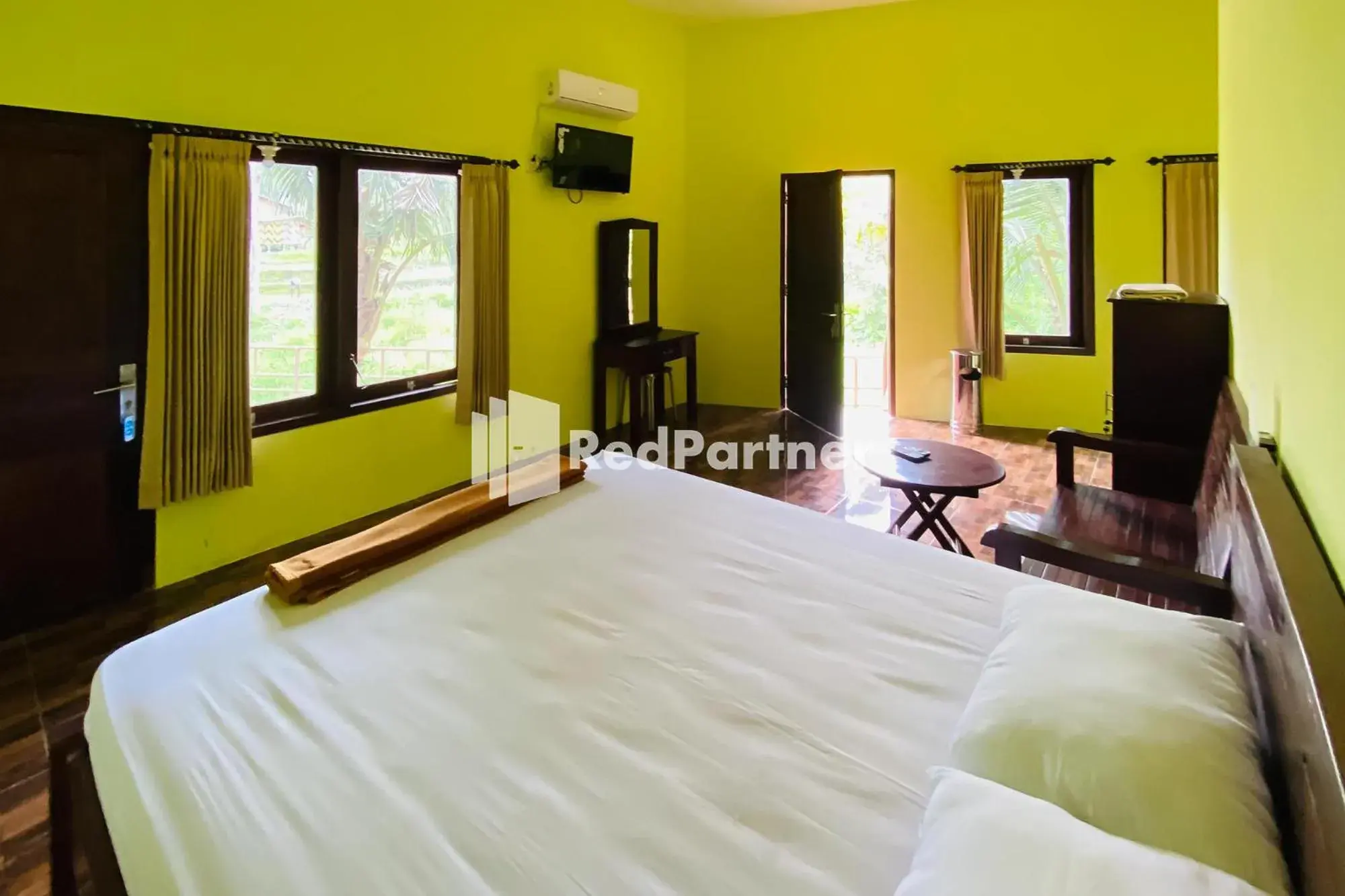 Bedroom, Bed in Hotel dan Gazebo Syariah Pinggir Kali Prigen RedPartner Bedroom, Bed in Hotel dan Gazebo Syariah Pinggir Kali Prigen RedPartner