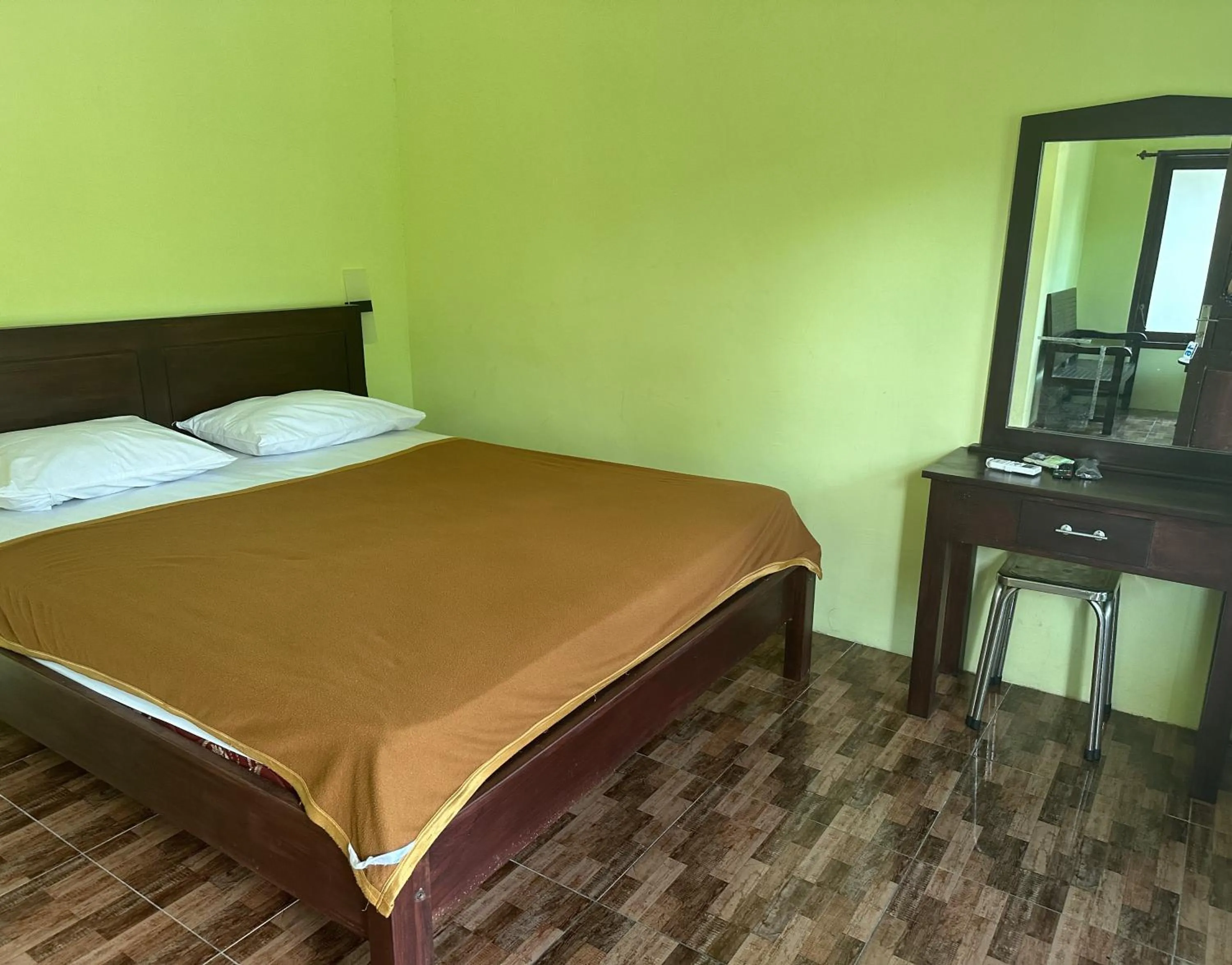 Bedroom, Bed in Hotel dan Gazebo Syariah Pinggir Kali Prigen RedPartner