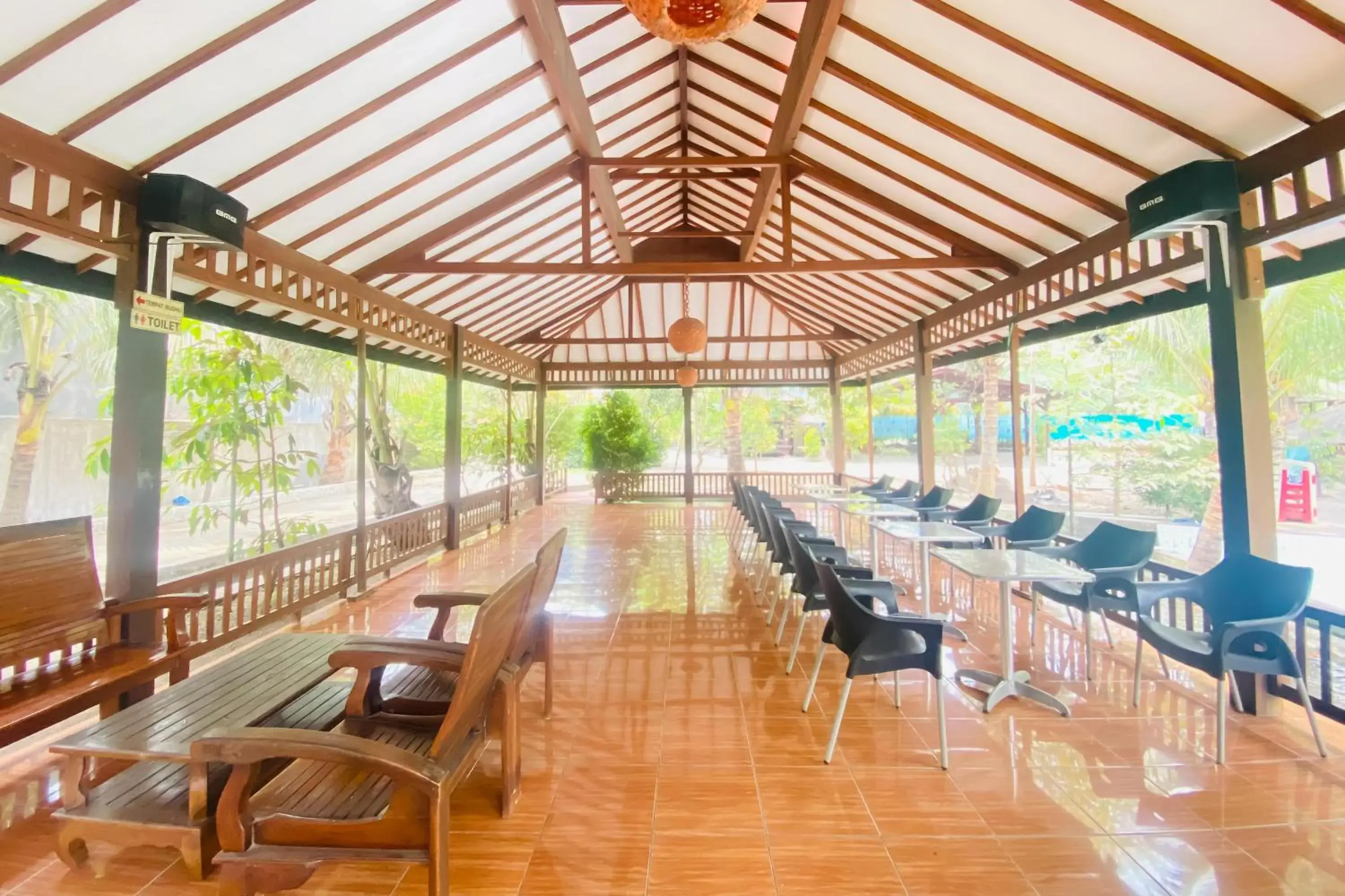 Restaurant/places to eat in Hotel dan Gazebo Syariah Pinggir Kali Prigen RedPartner Restaurant/places to eat in Hotel dan Gazebo Syariah Pinggir Kali Prigen RedPartner