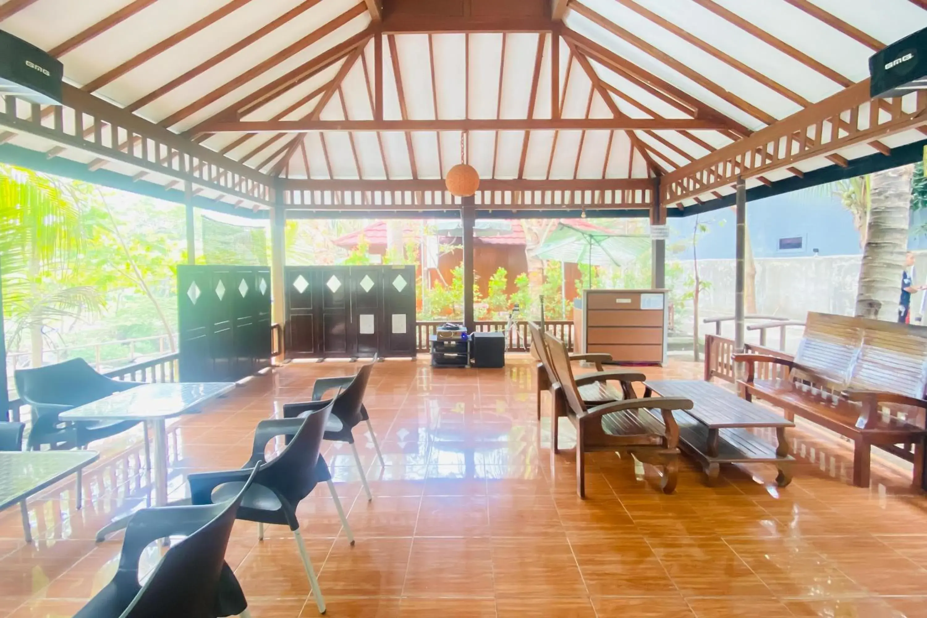 Restaurant/places to eat in Hotel dan Gazebo Syariah Pinggir Kali Prigen RedPartner Restaurant/places to eat in Hotel dan Gazebo Syariah Pinggir Kali Prigen RedPartner