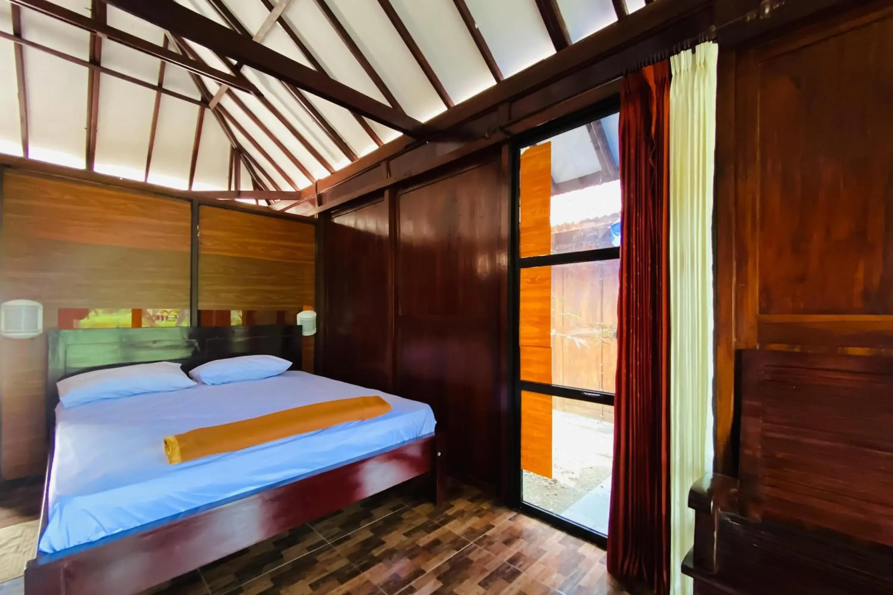 Bedroom, Bed in Hotel dan Gazebo Syariah Pinggir Kali Prigen RedPartner Bedroom, Bed in Hotel dan Gazebo Syariah Pinggir Kali Prigen RedPartner