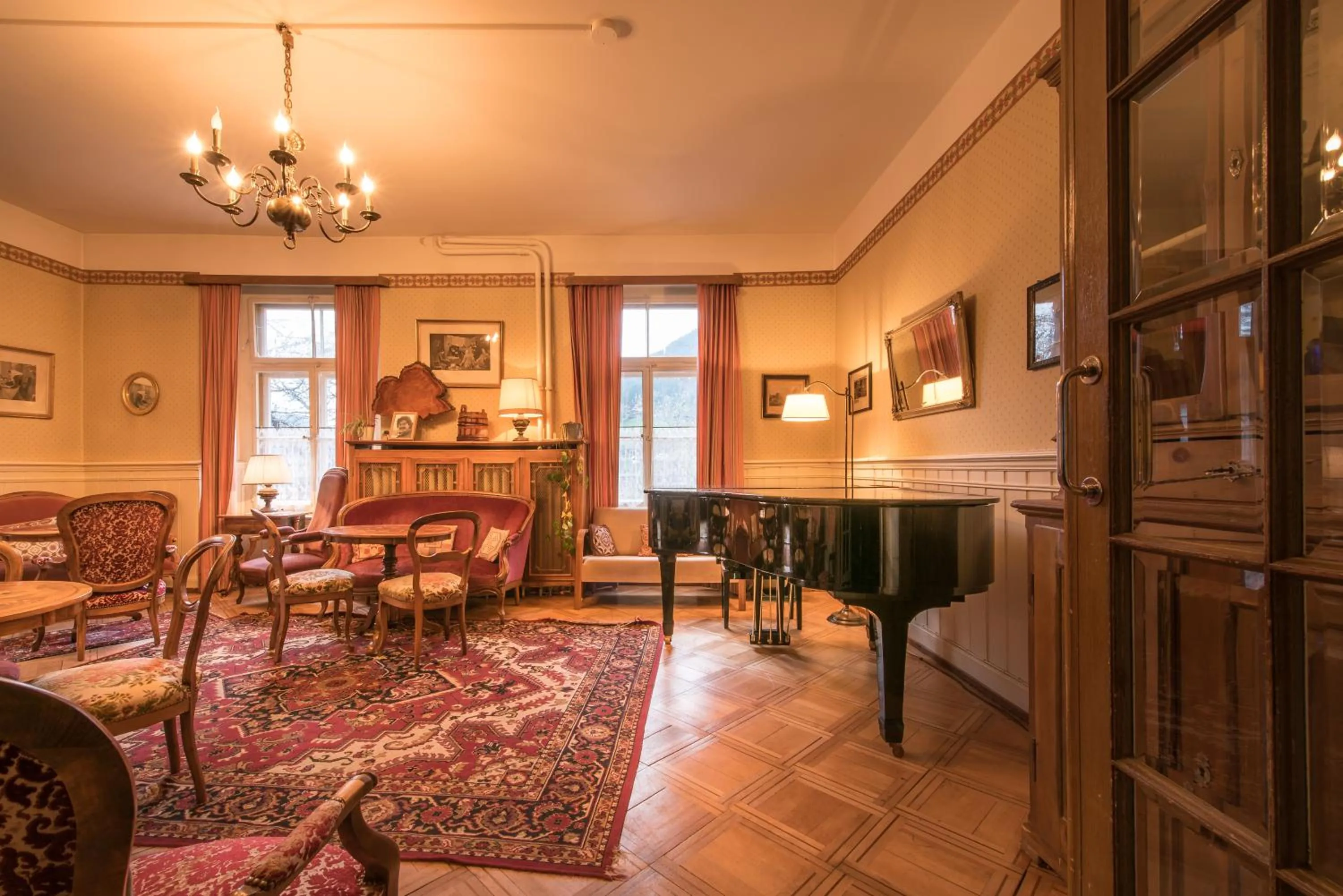 Evening entertainment in Historic Hotel Falken