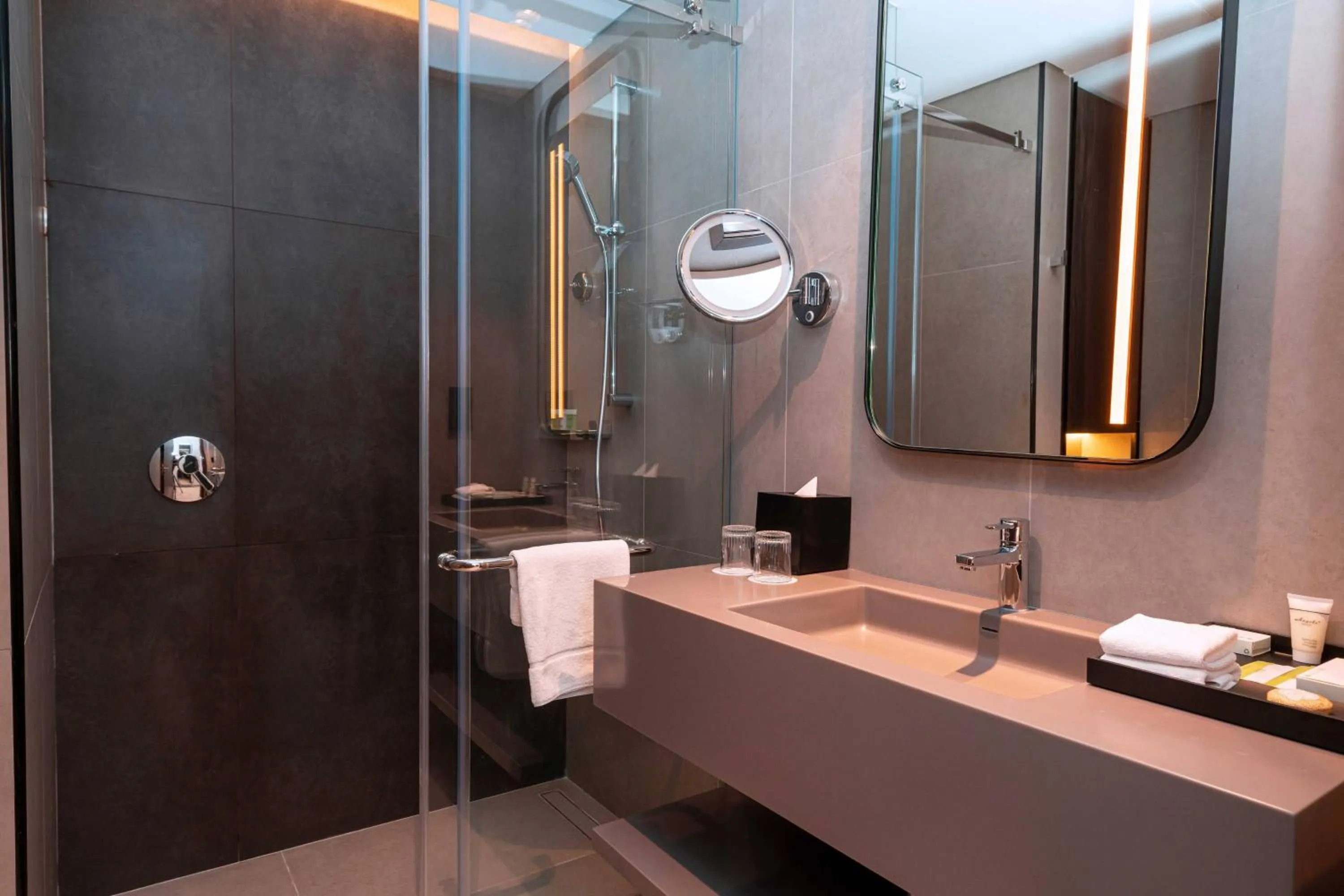 Bathroom in Courtyard by Marriott World Trade Centre, Dubai