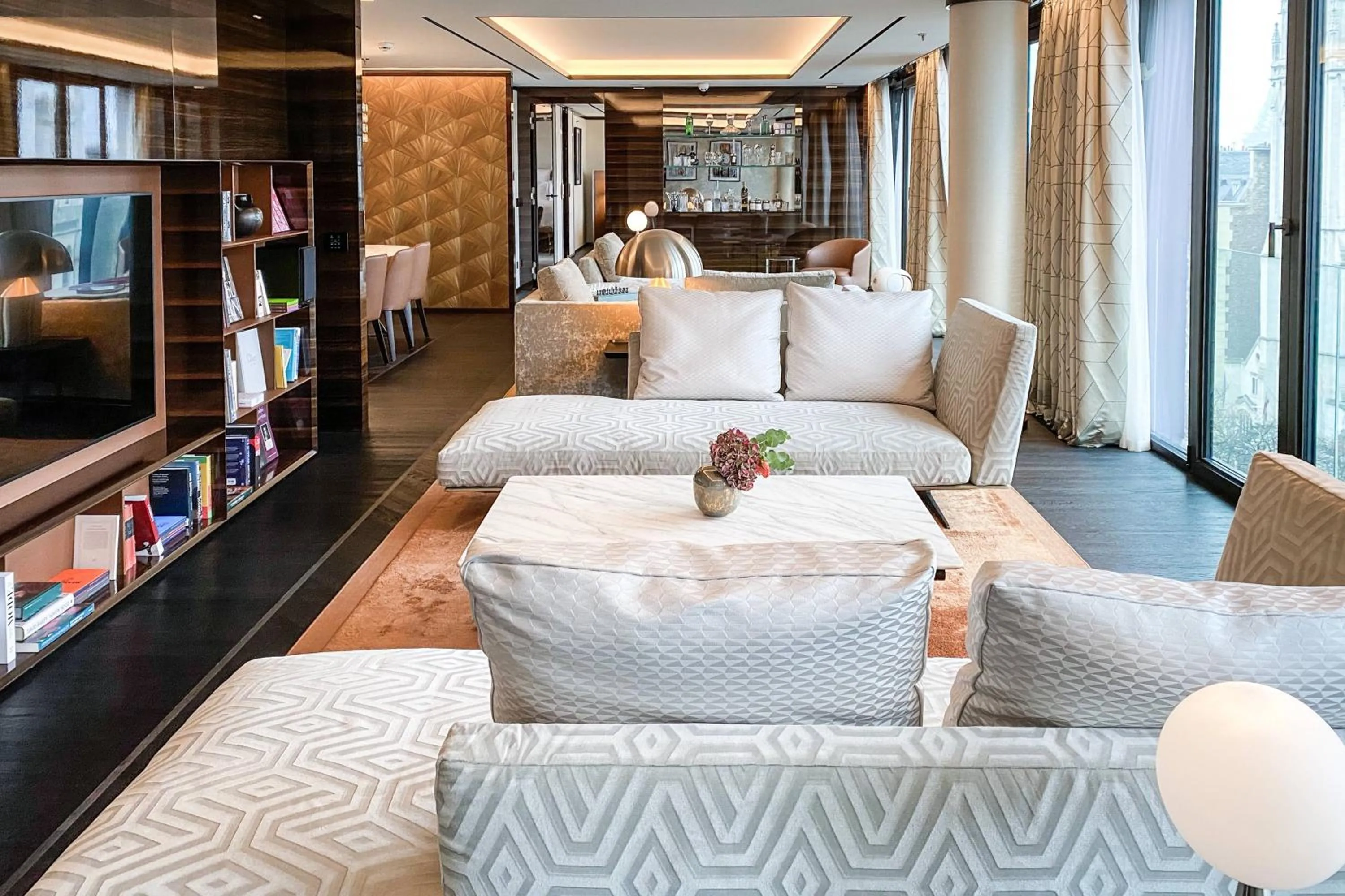 Photo of the whole room, Bed in Bvlgari Hotel Paris