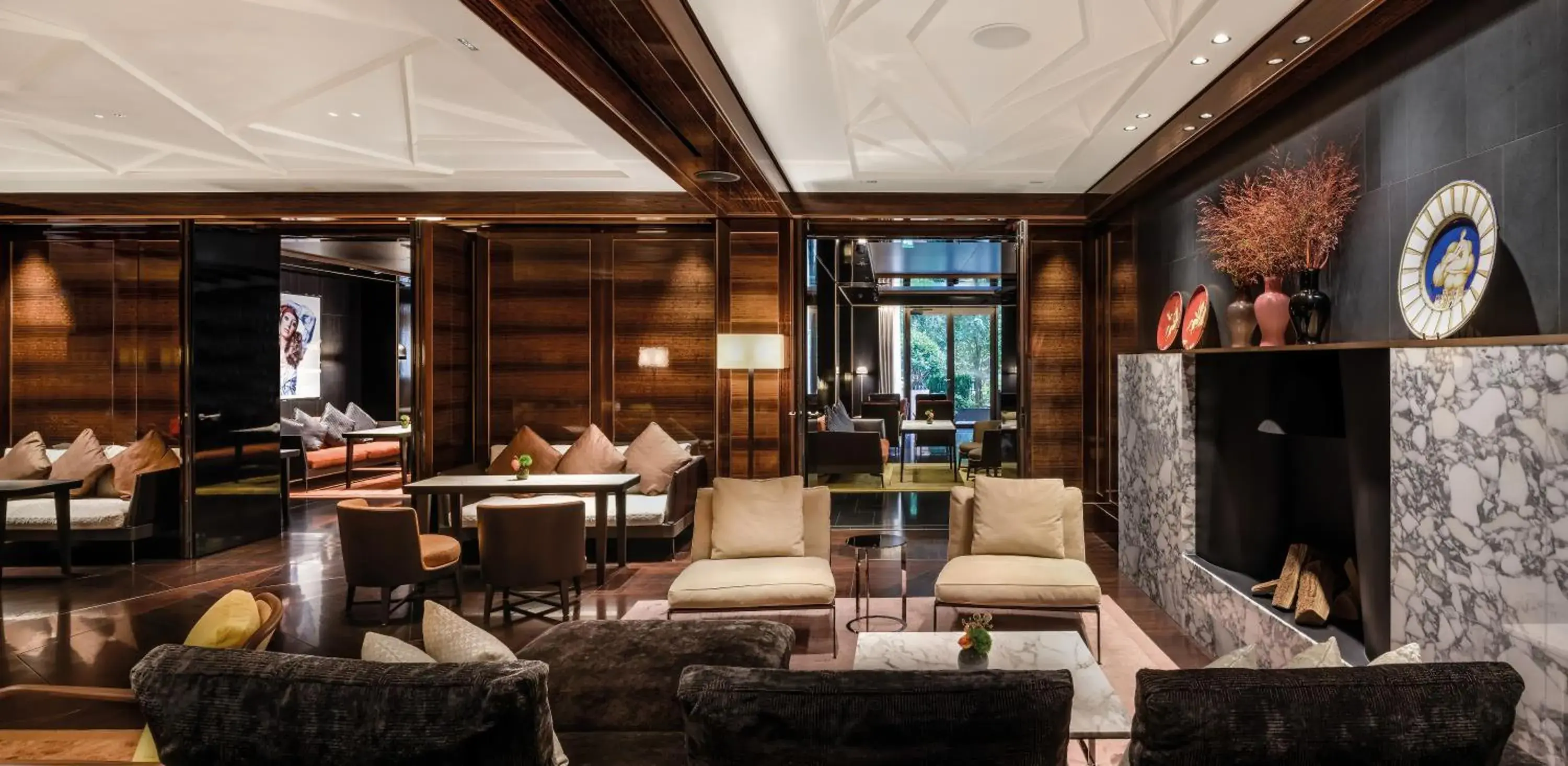 Lounge or bar in Bvlgari Hotel Paris Lounge or bar in Bvlgari Hotel Paris