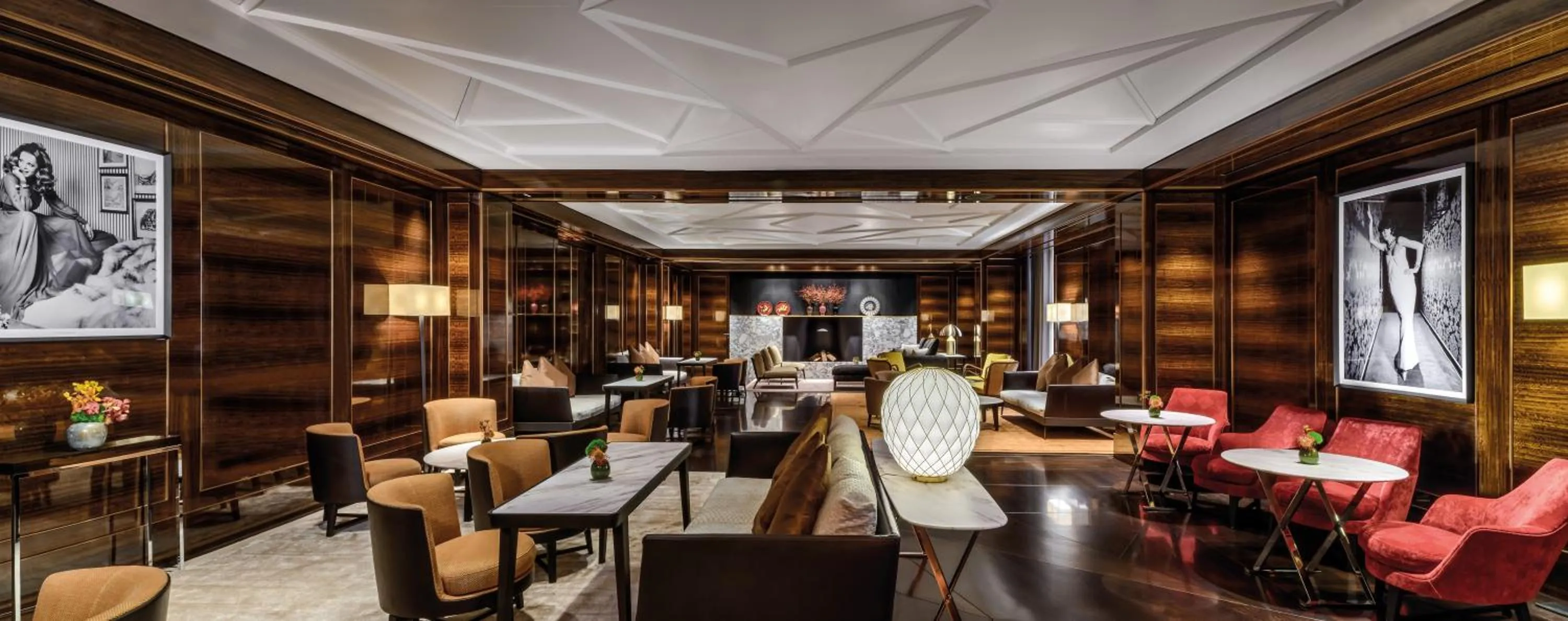Lounge or bar in Bvlgari Hotel Paris