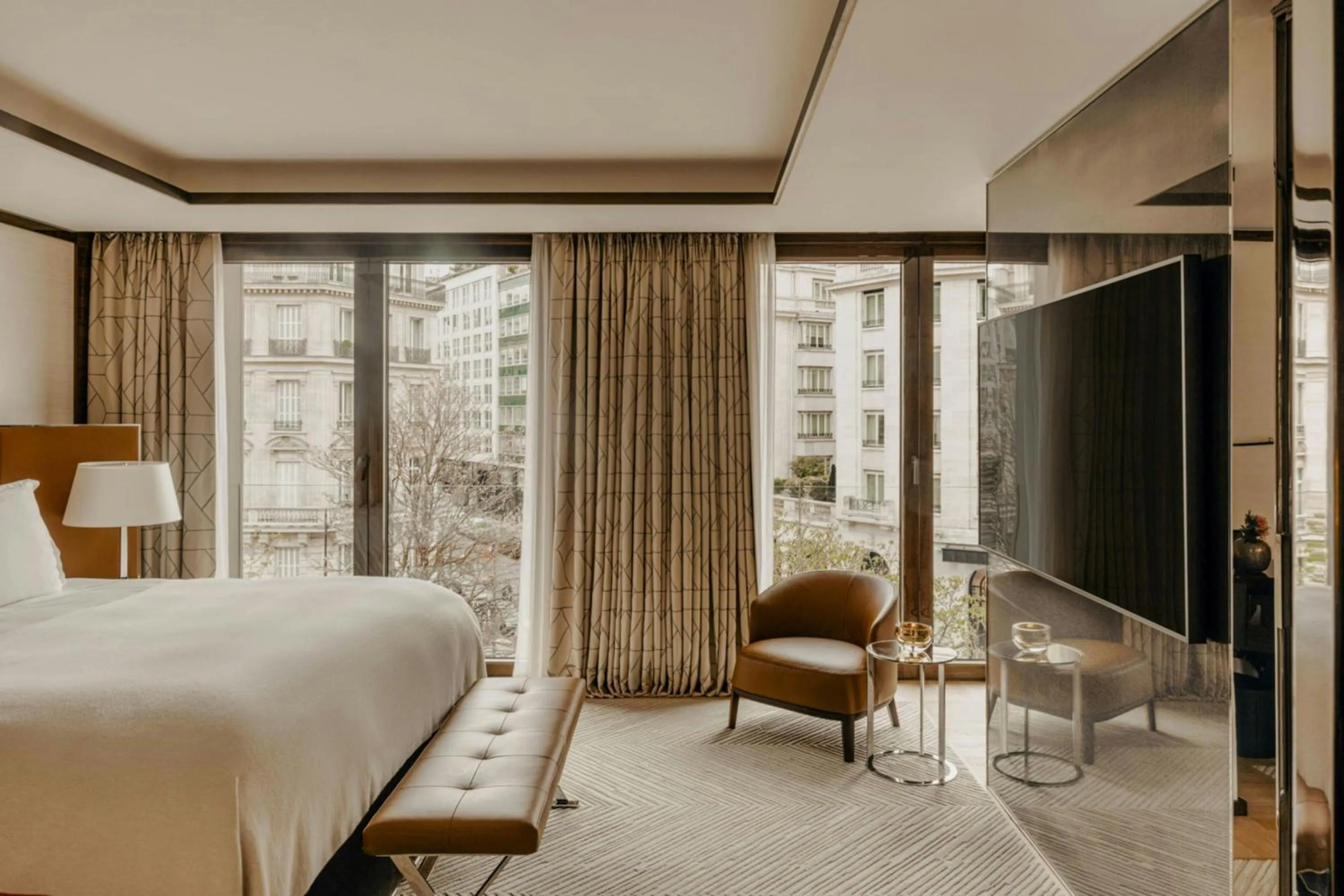 Photo of the whole room, Bed in Bvlgari Hotel Paris