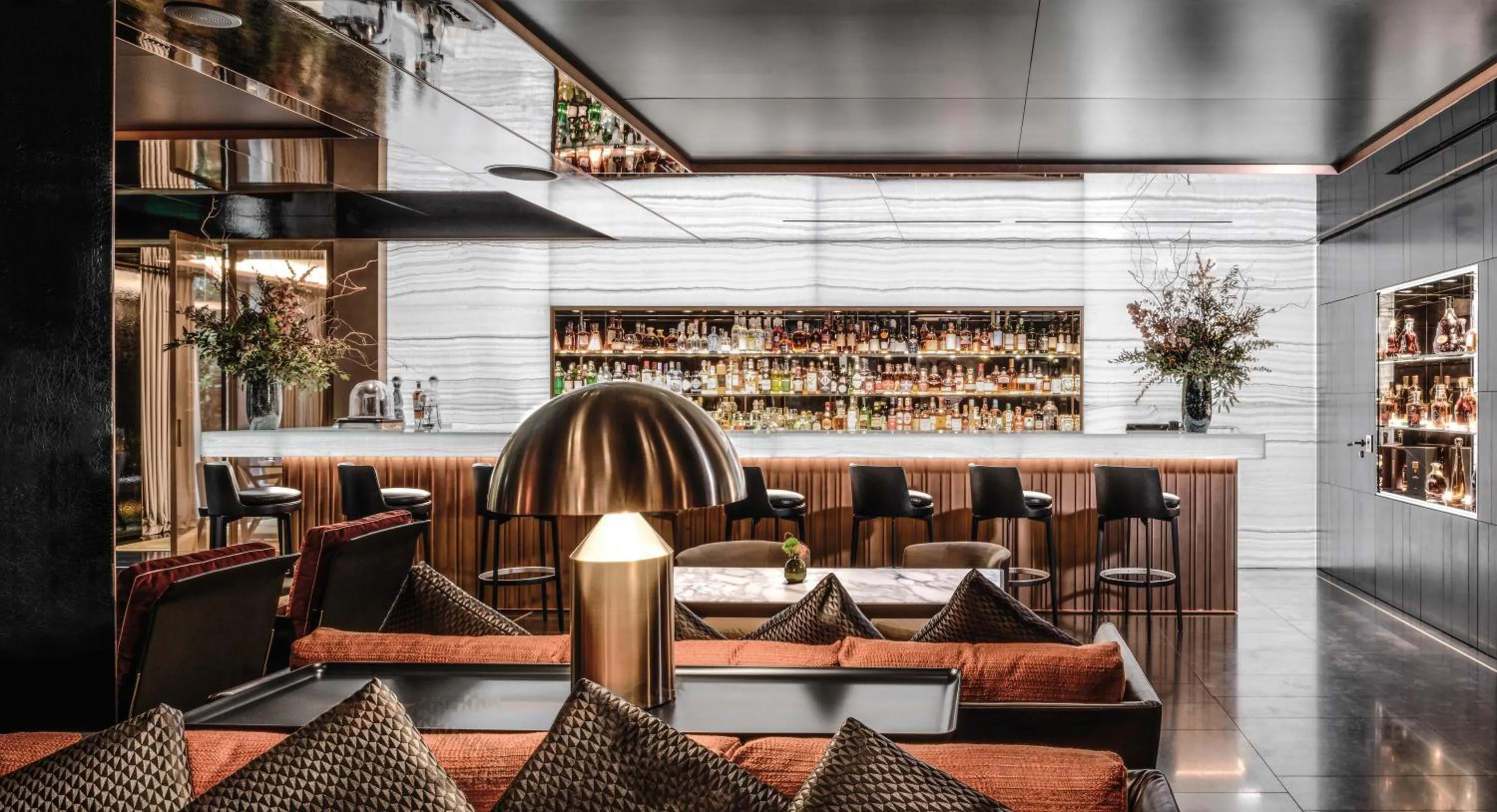 Lounge or bar in Bvlgari Hotel Paris