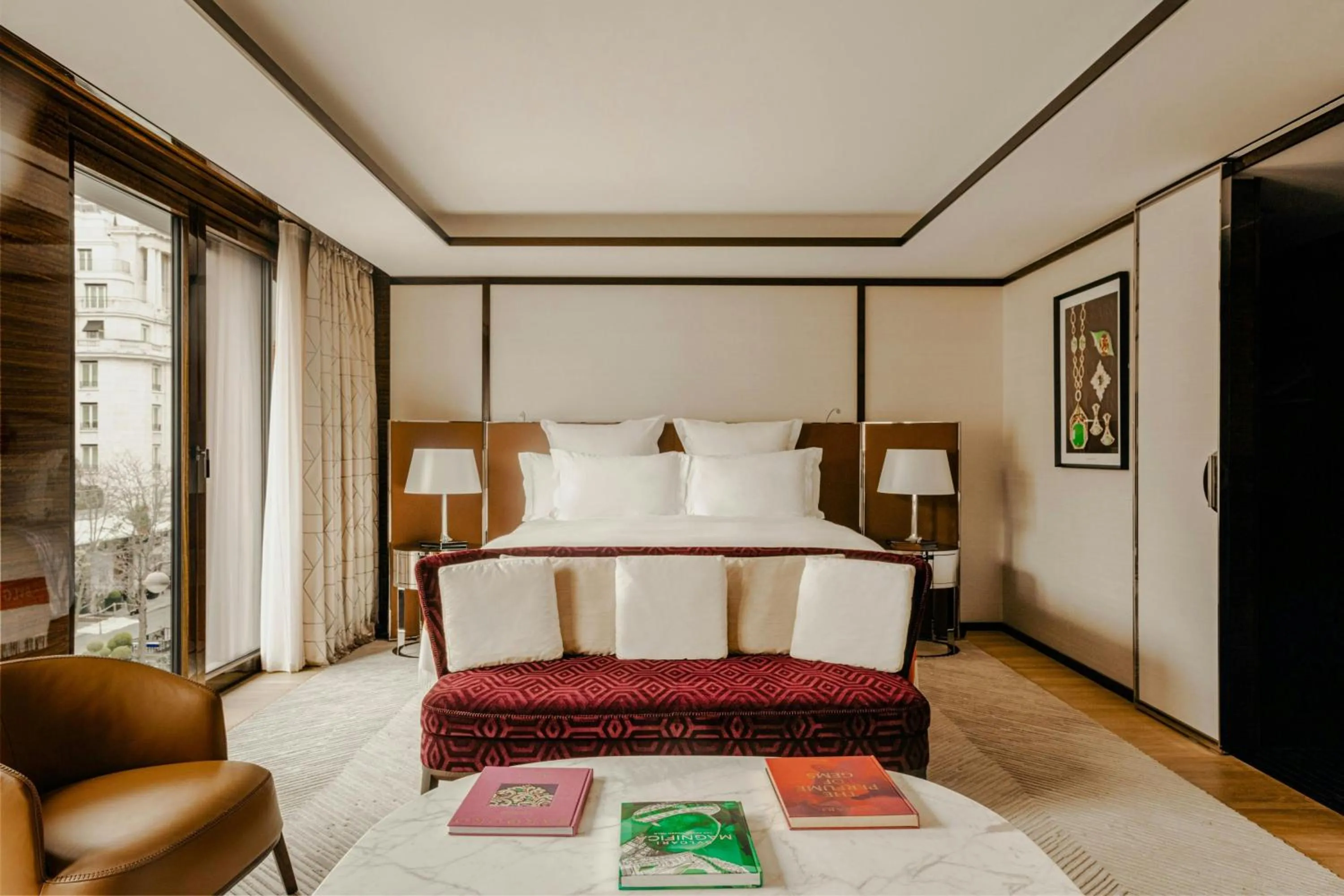 Photo of the whole room, Bed in Bvlgari Hotel Paris