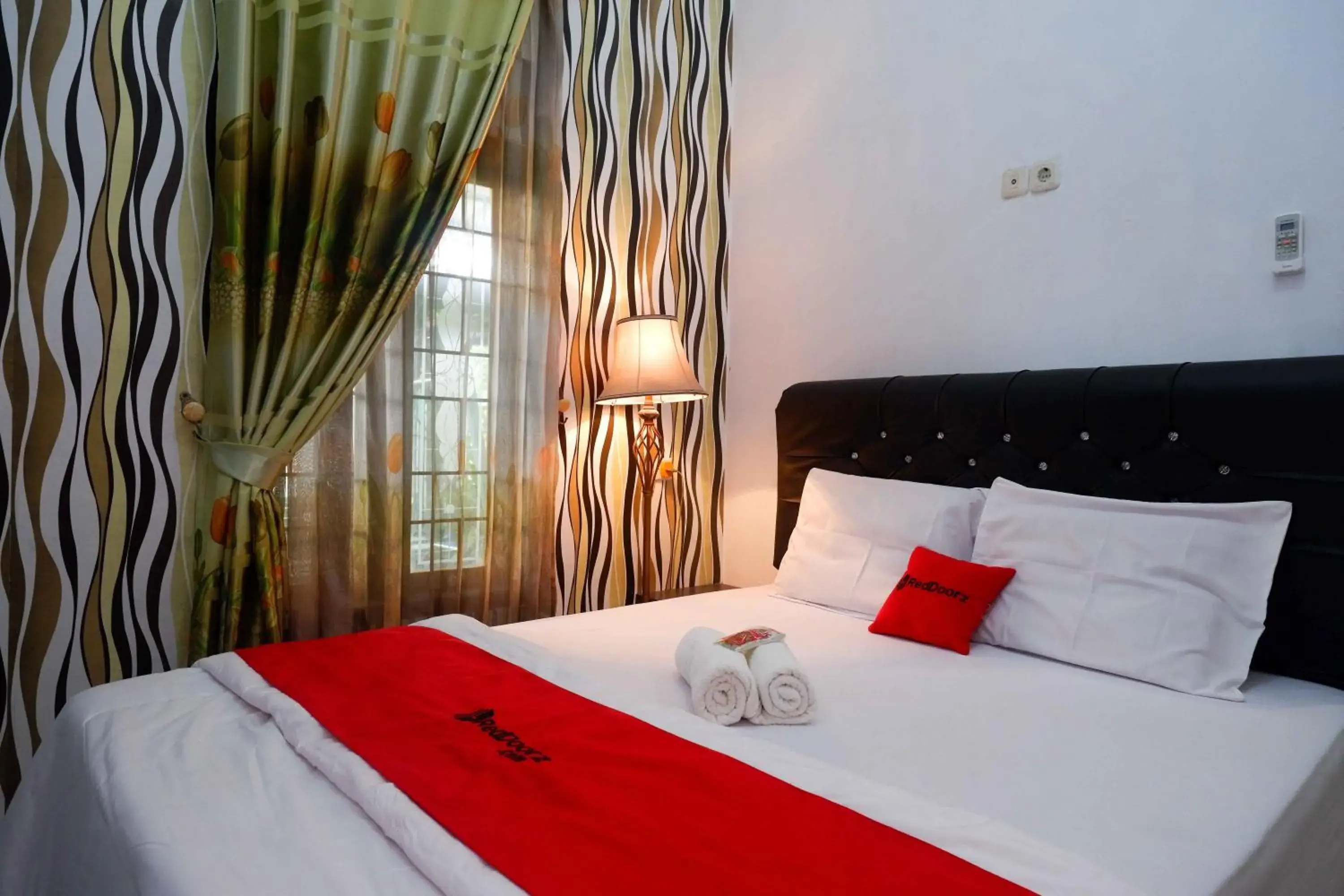 Bedroom, Bed in RedDoorz Syariah near RS Mitra Siaga Bedroom, Bed in RedDoorz Syariah near RS Mitra Siaga