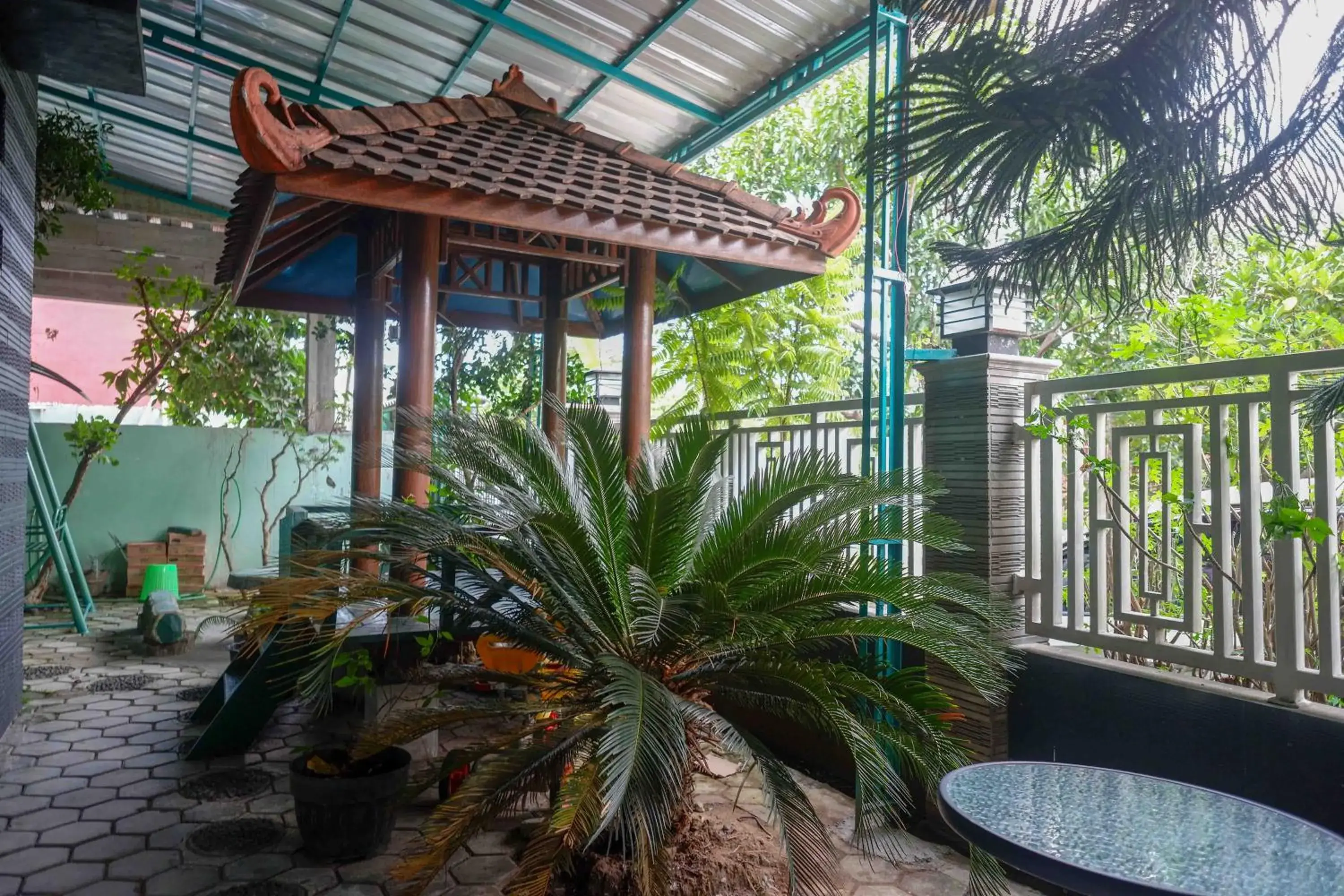 Garden view in RedDoorz Syariah near RS Mitra Siaga Garden view in RedDoorz Syariah near RS Mitra Siaga