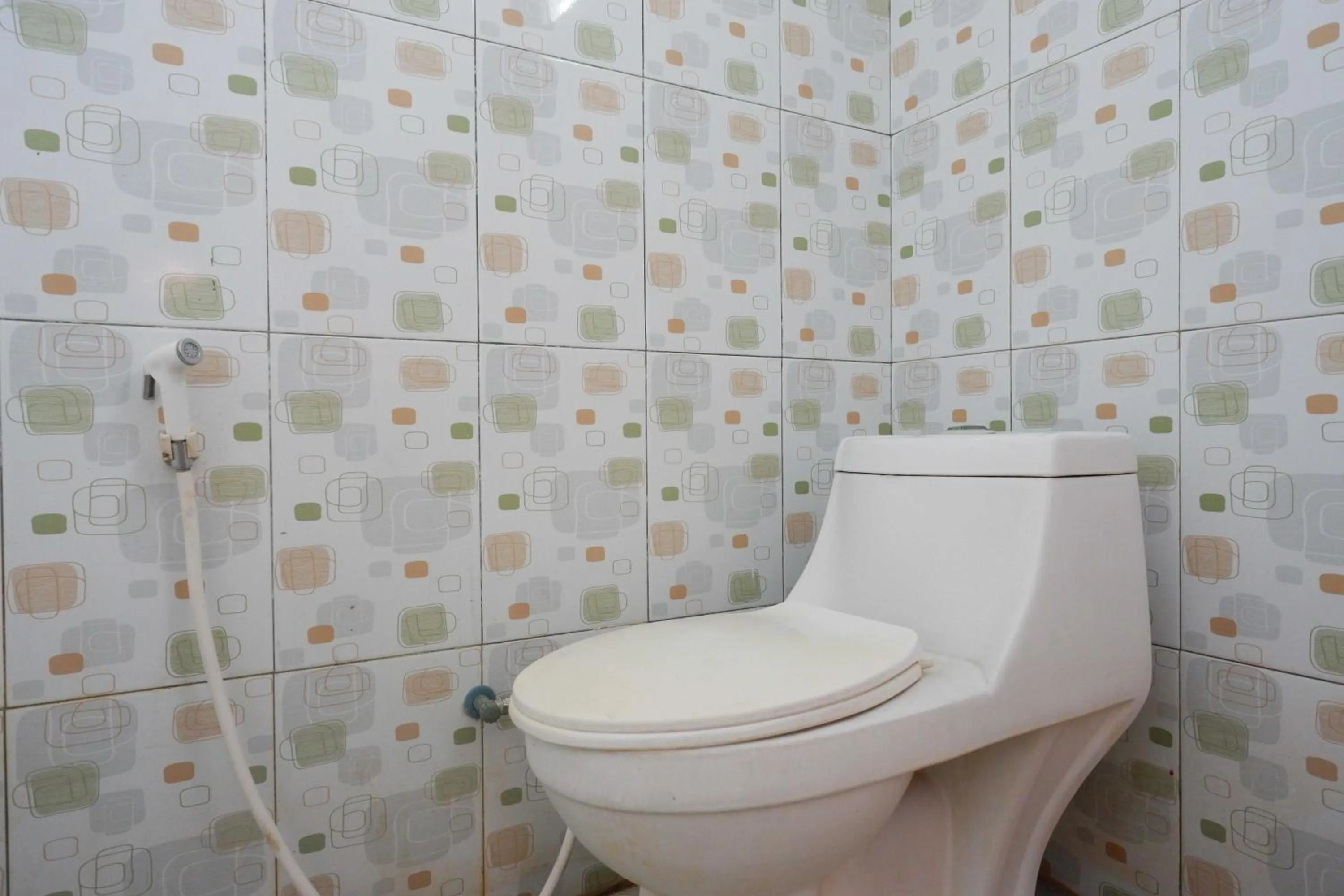 Bathroom in RedDoorz Syariah near RS Mitra Siaga