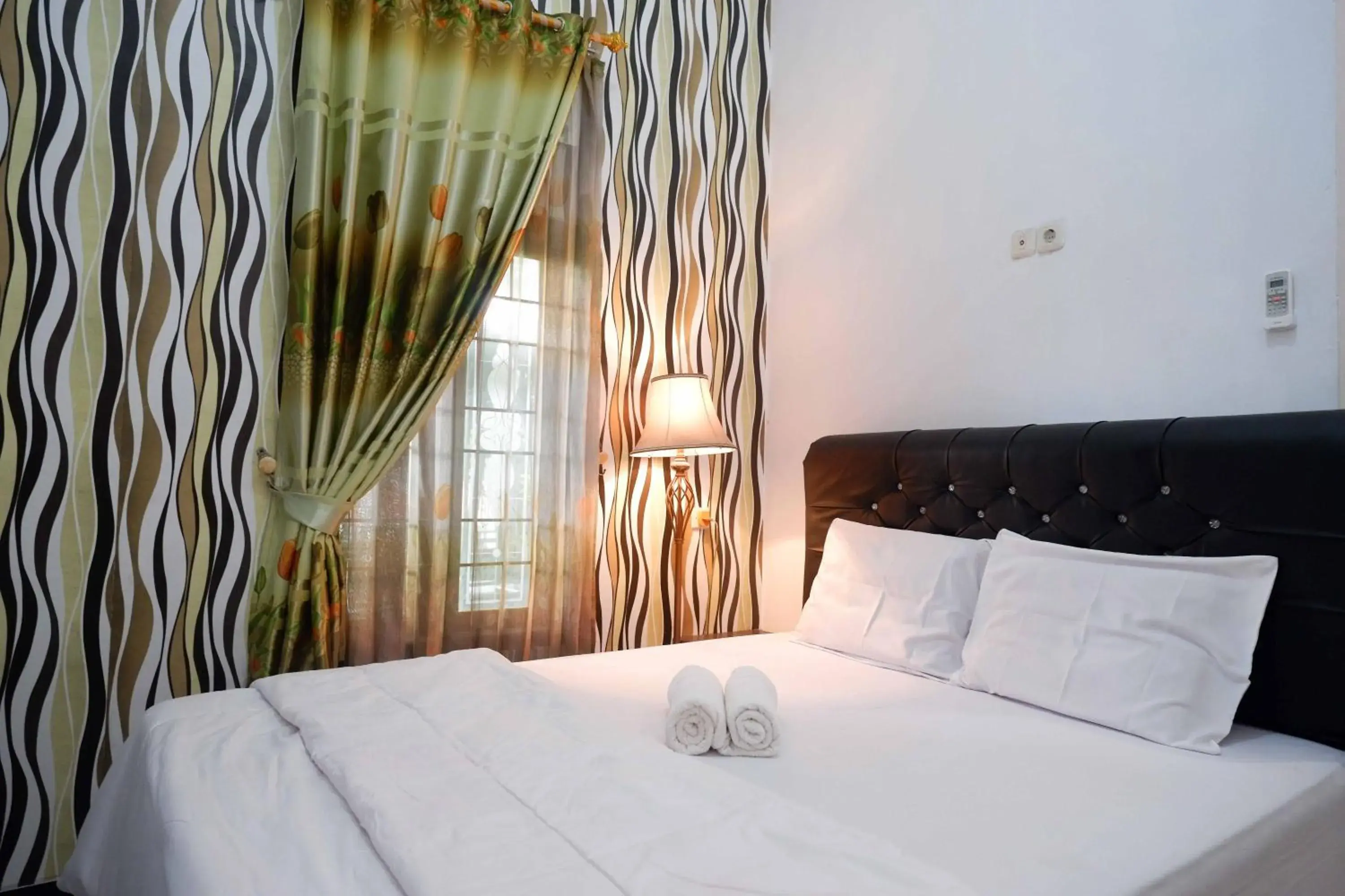 Bedroom, Bed in RedDoorz Syariah near RS Mitra Siaga Bedroom, Bed in RedDoorz Syariah near RS Mitra Siaga