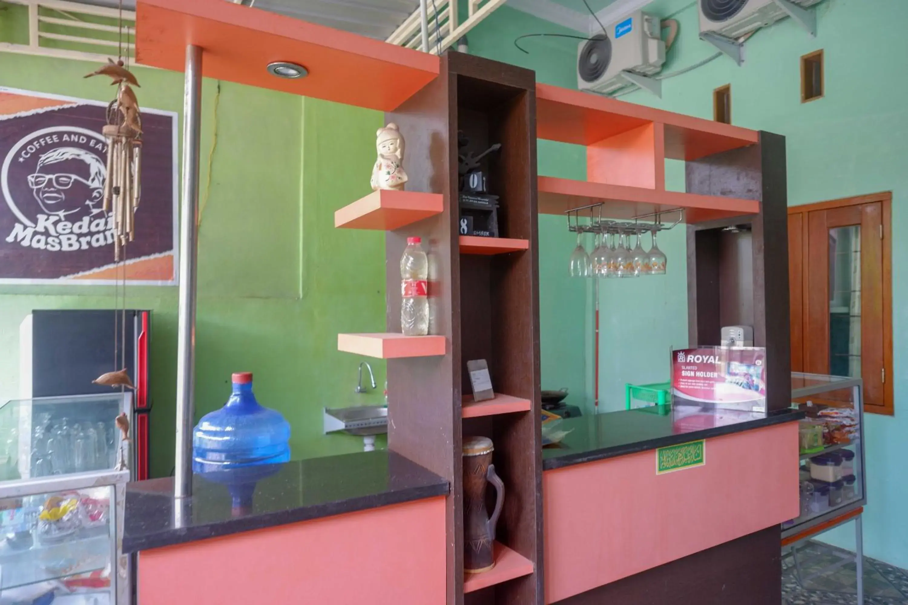 Lobby or reception in RedDoorz Syariah near RS Mitra Siaga Lobby or reception in RedDoorz Syariah near RS Mitra Siaga