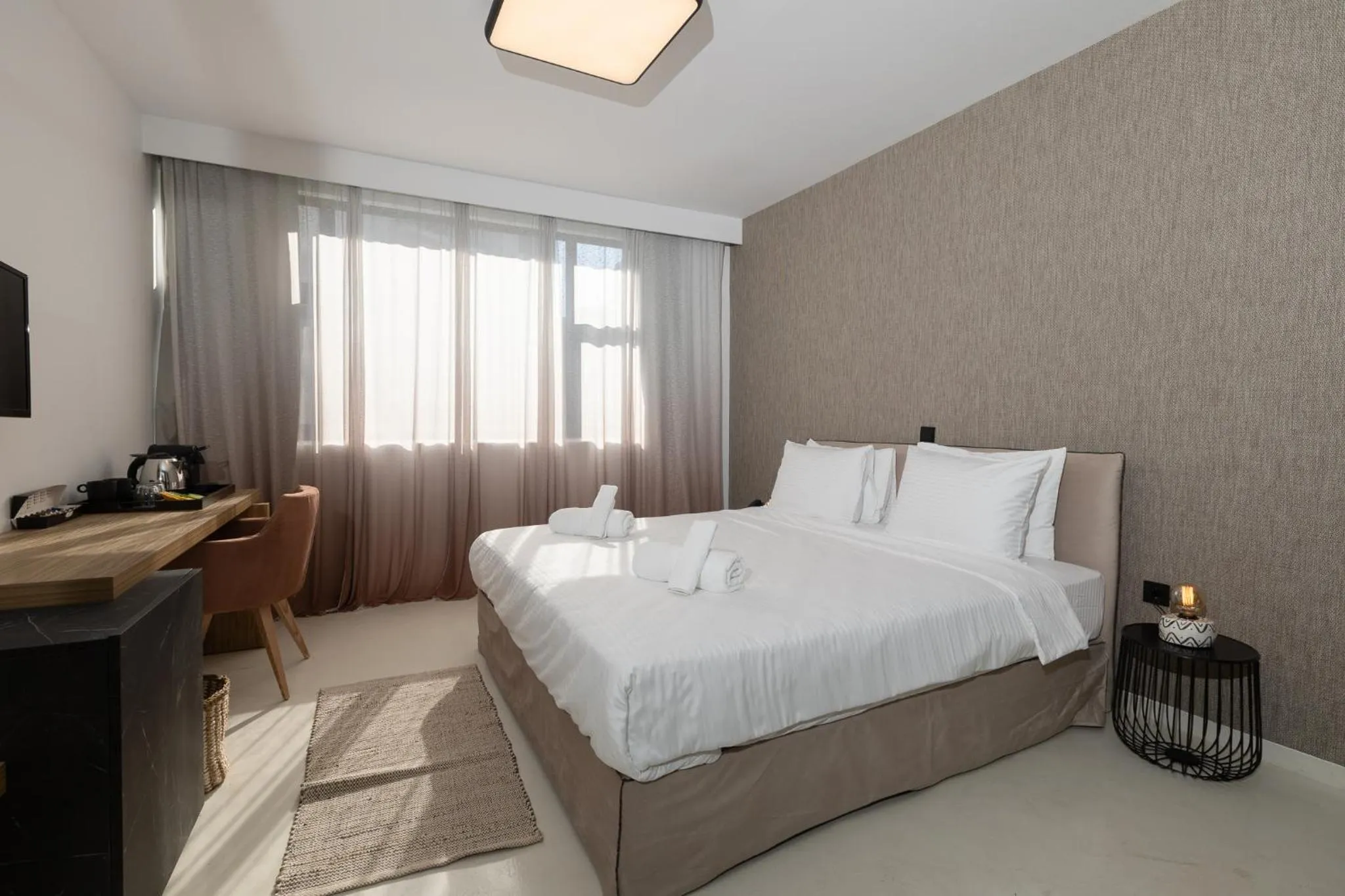 Photo of the whole room, Bed in The Fountain Athens