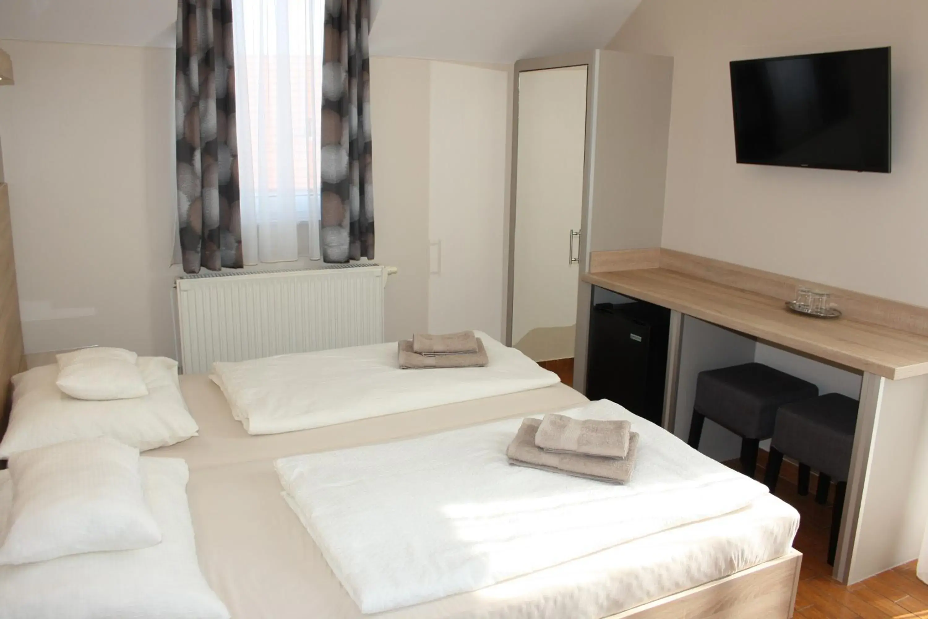 Superior Double Room in Polus Pension Superior Double Room in Polus Pension