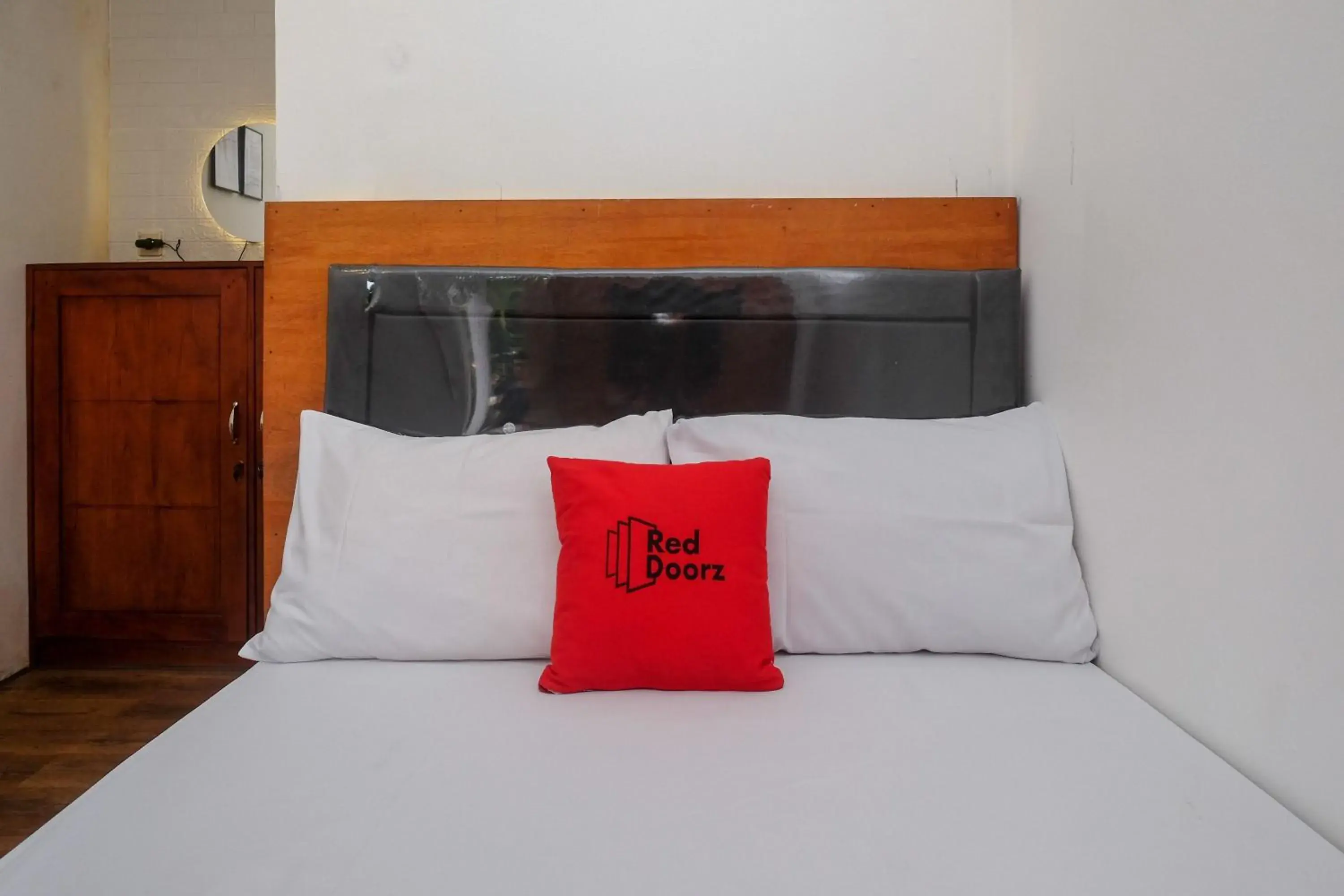 Bedroom, Bed in RedDoorz near RS Permata Medika Ngaliyan Semarang Bedroom, Bed in RedDoorz near RS Permata Medika Ngaliyan Semarang