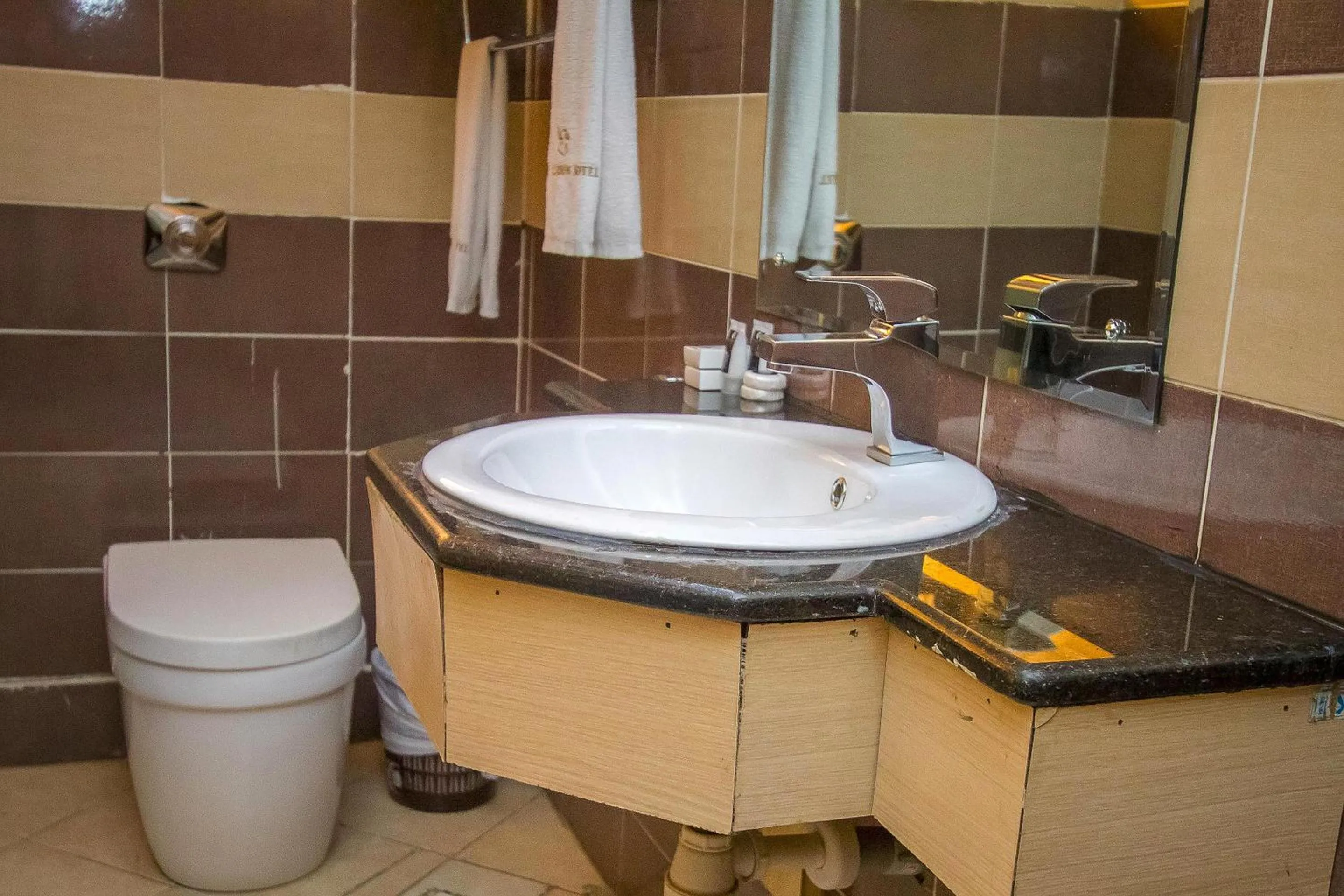 Shower in The Clarion Hotel