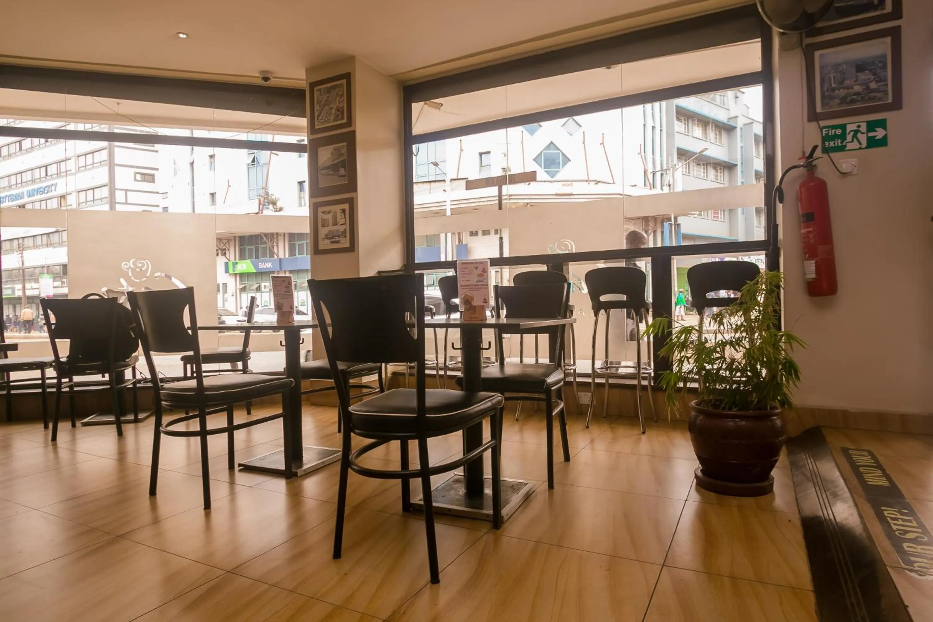 Restaurant/places to eat in The Clarion Hotel