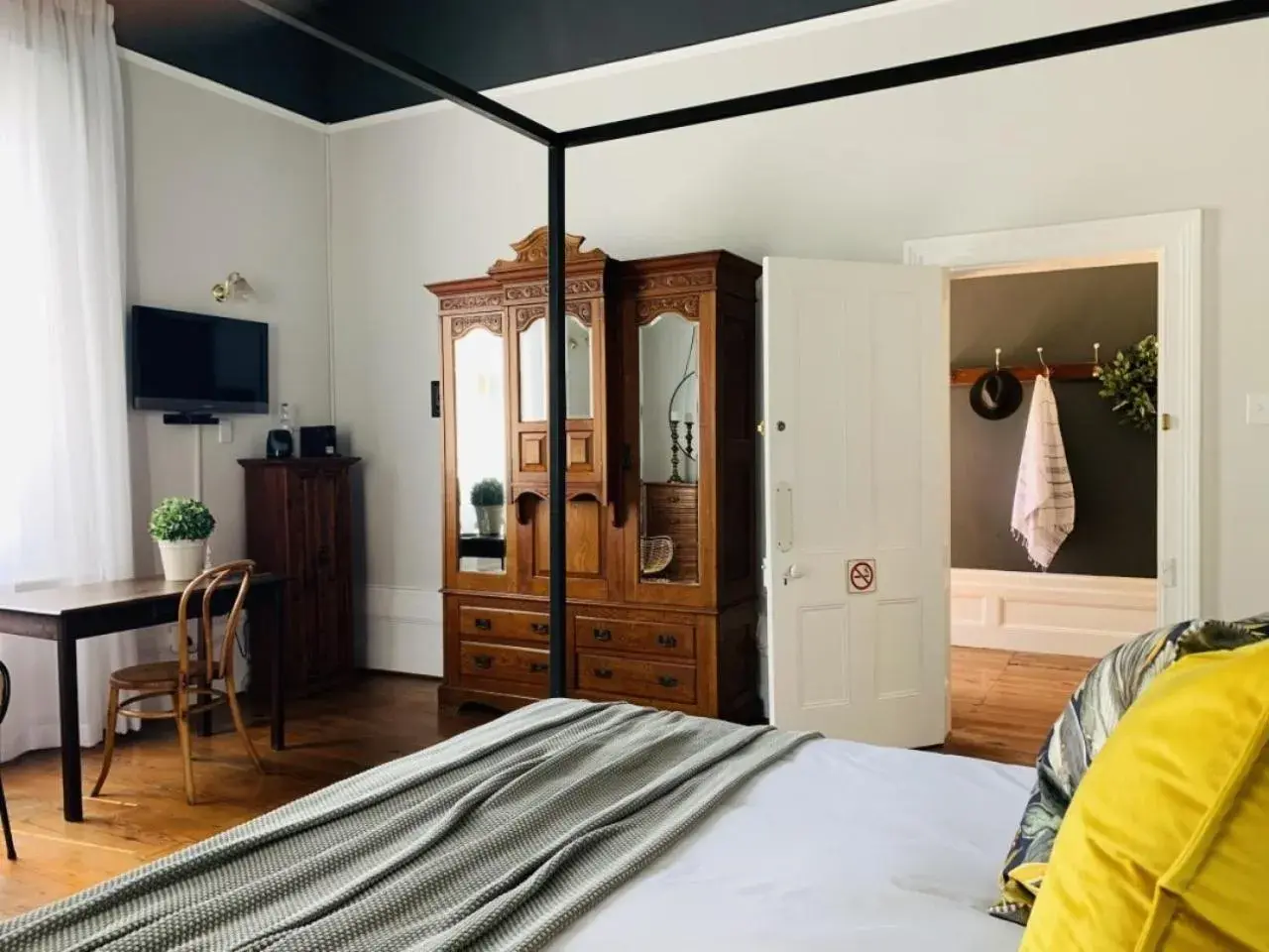 Queen Room with Garden View - single occupancy in de Wingerd B & B Queen Room with Garden View - single occupancy in de Wingerd B & B