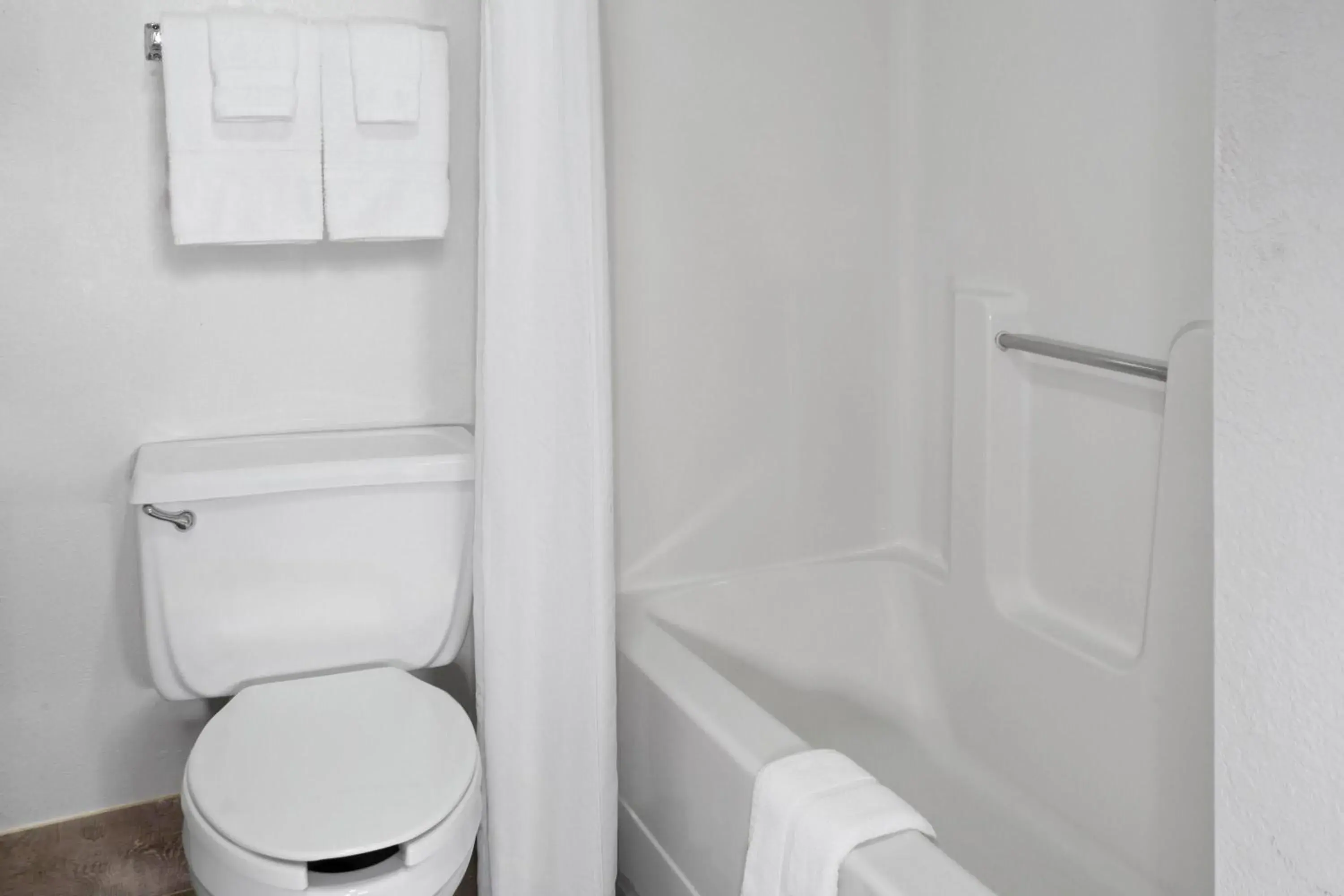 Bathroom in Baymont by Wyndham Green Bay Bathroom in Baymont by Wyndham Green Bay